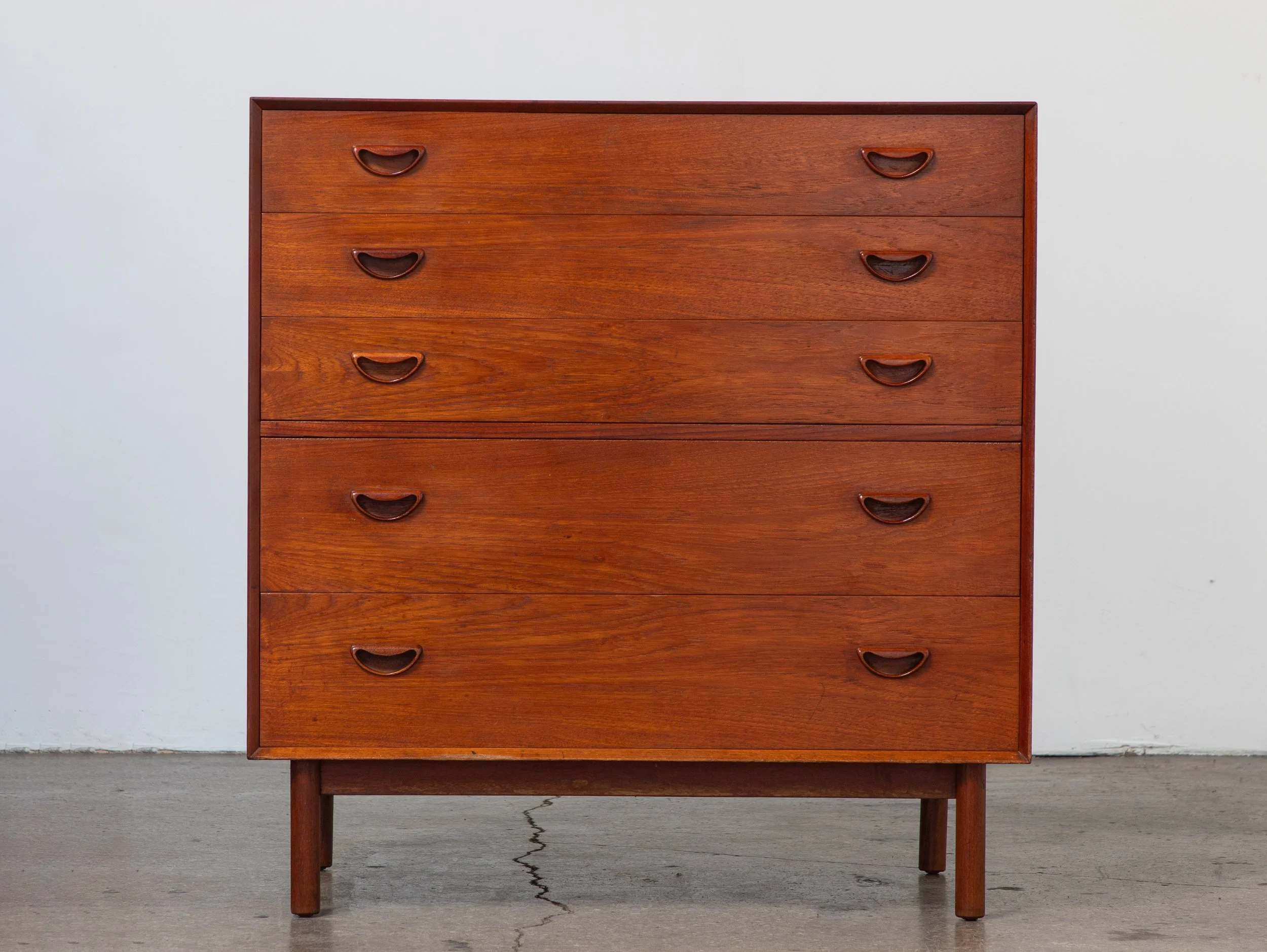 OAM_Peter_Hvidt_Dresser_Example_2-3.jpg