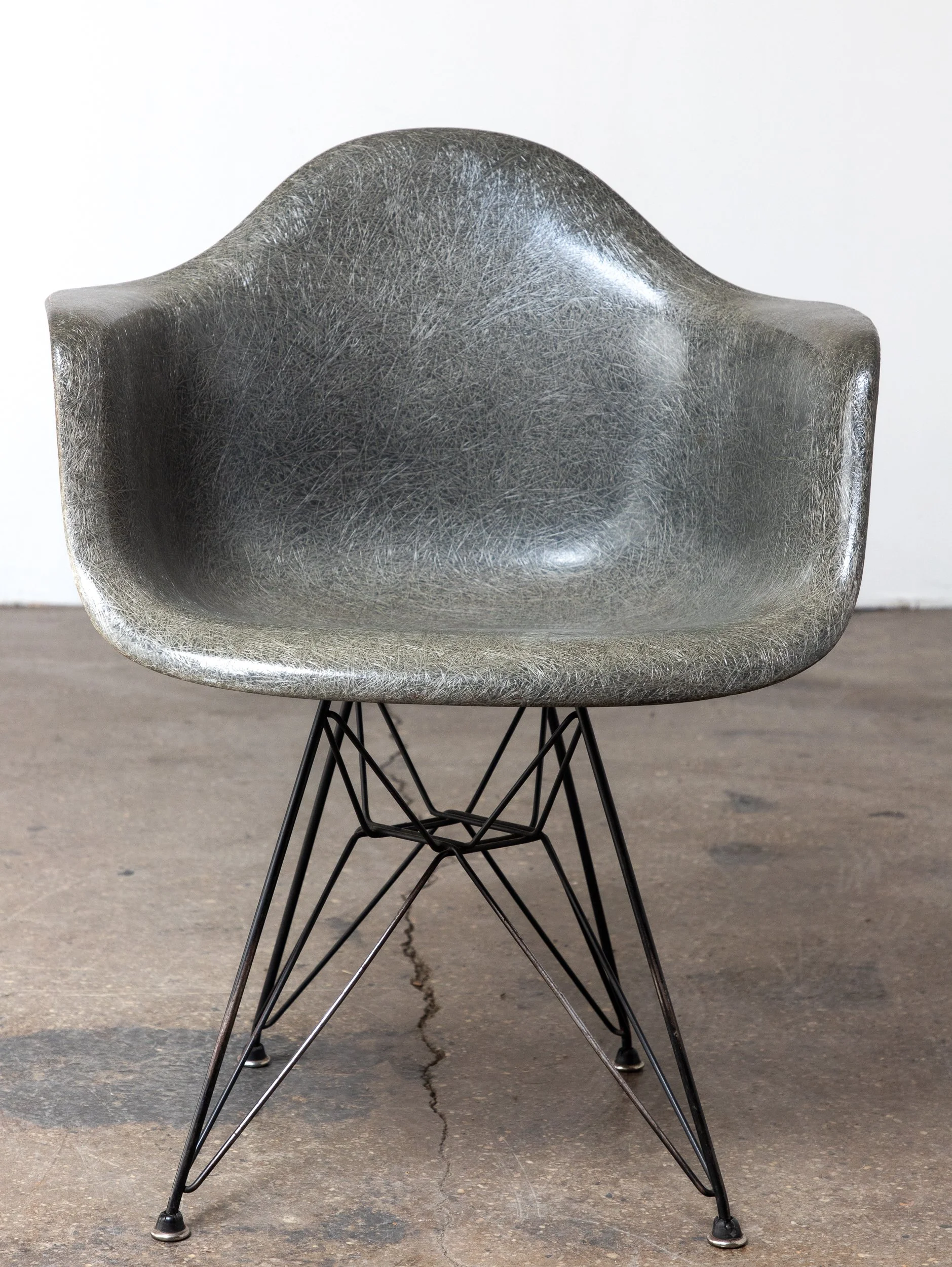 OAM_NYC_Elephant_Gray_on_Black_Eiffel_Base-10.jpg