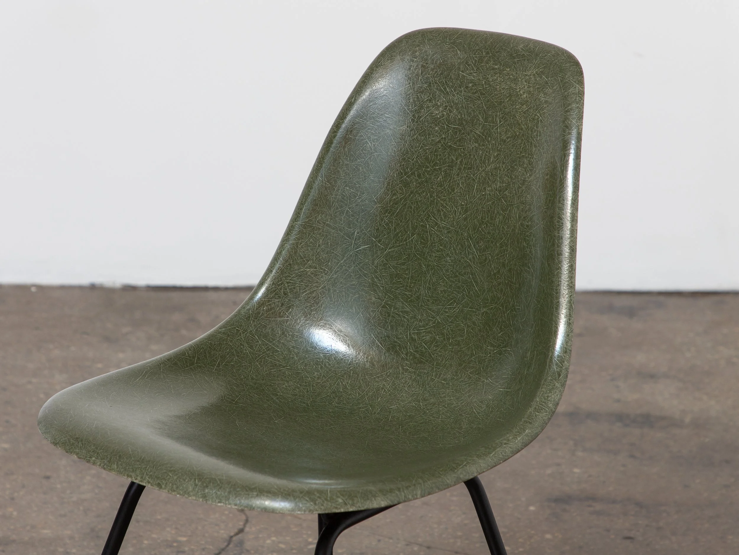 OAM_Olive_Green_Eames_Fiberglass_Shell_on_Black_Base-5.jpg