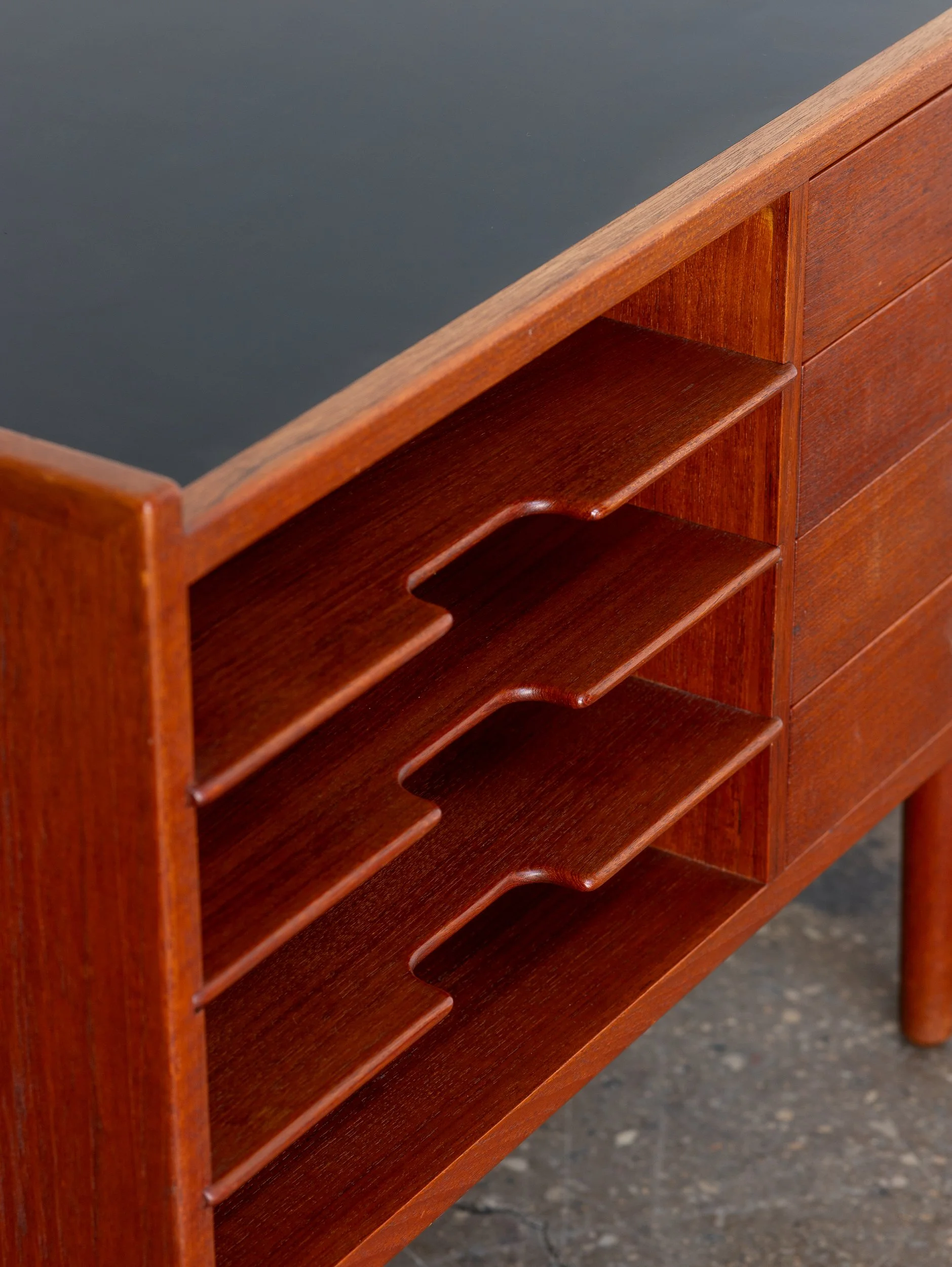 OAMNYC_Hans_Wegner_Telephone_Table-11.jpg