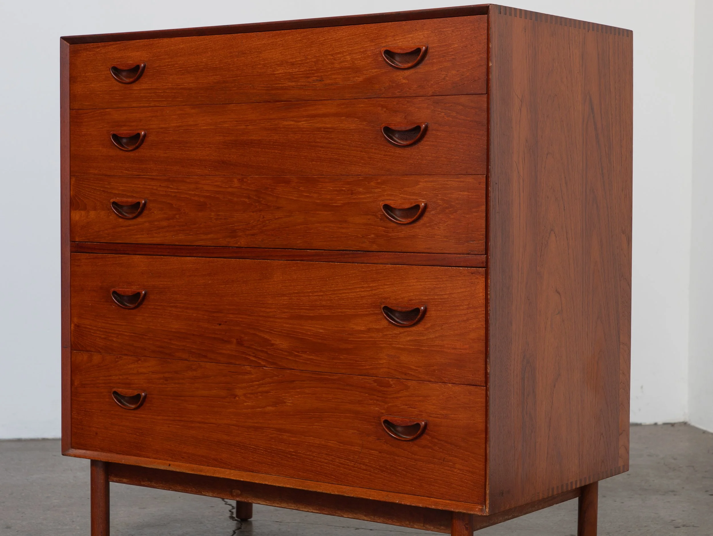 OAM_Peter_Hvidt_Dresser_Example_2-4.jpg