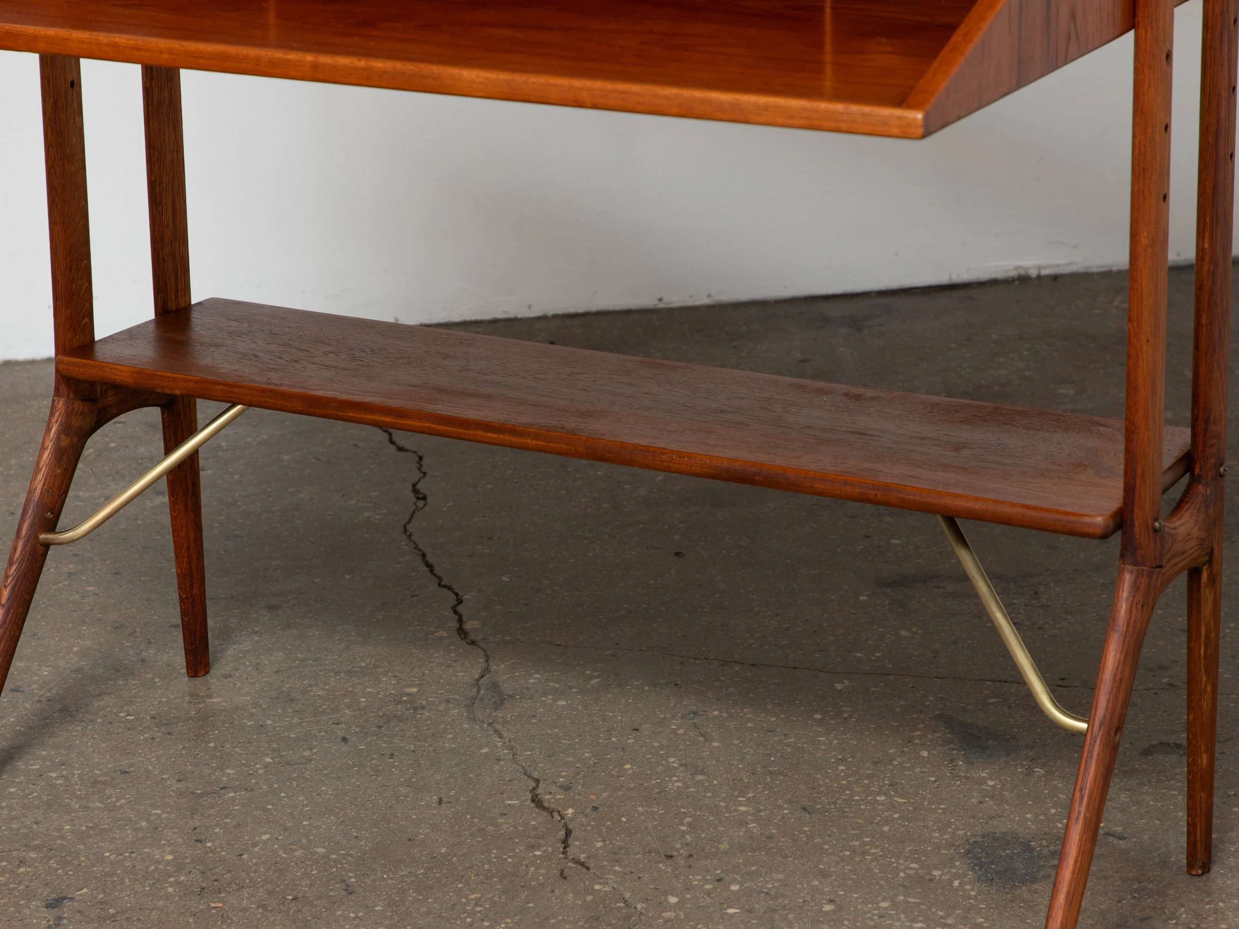 OAM_urt_Ostervig_Desk_Wall_Standing_Unit-10.jpg