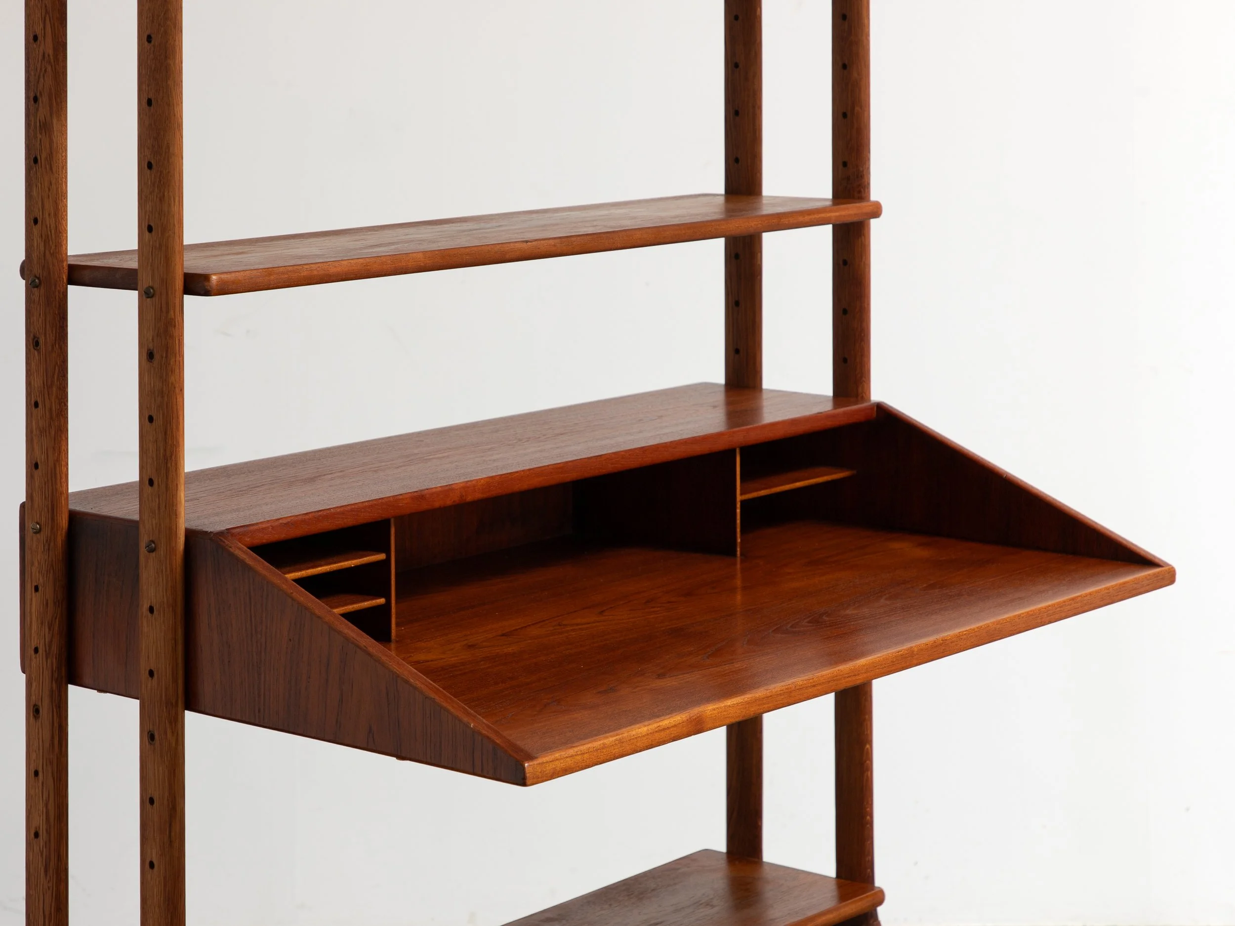 OAM_urt_Ostervig_Desk_Wall_Standing_Unit-11.jpg