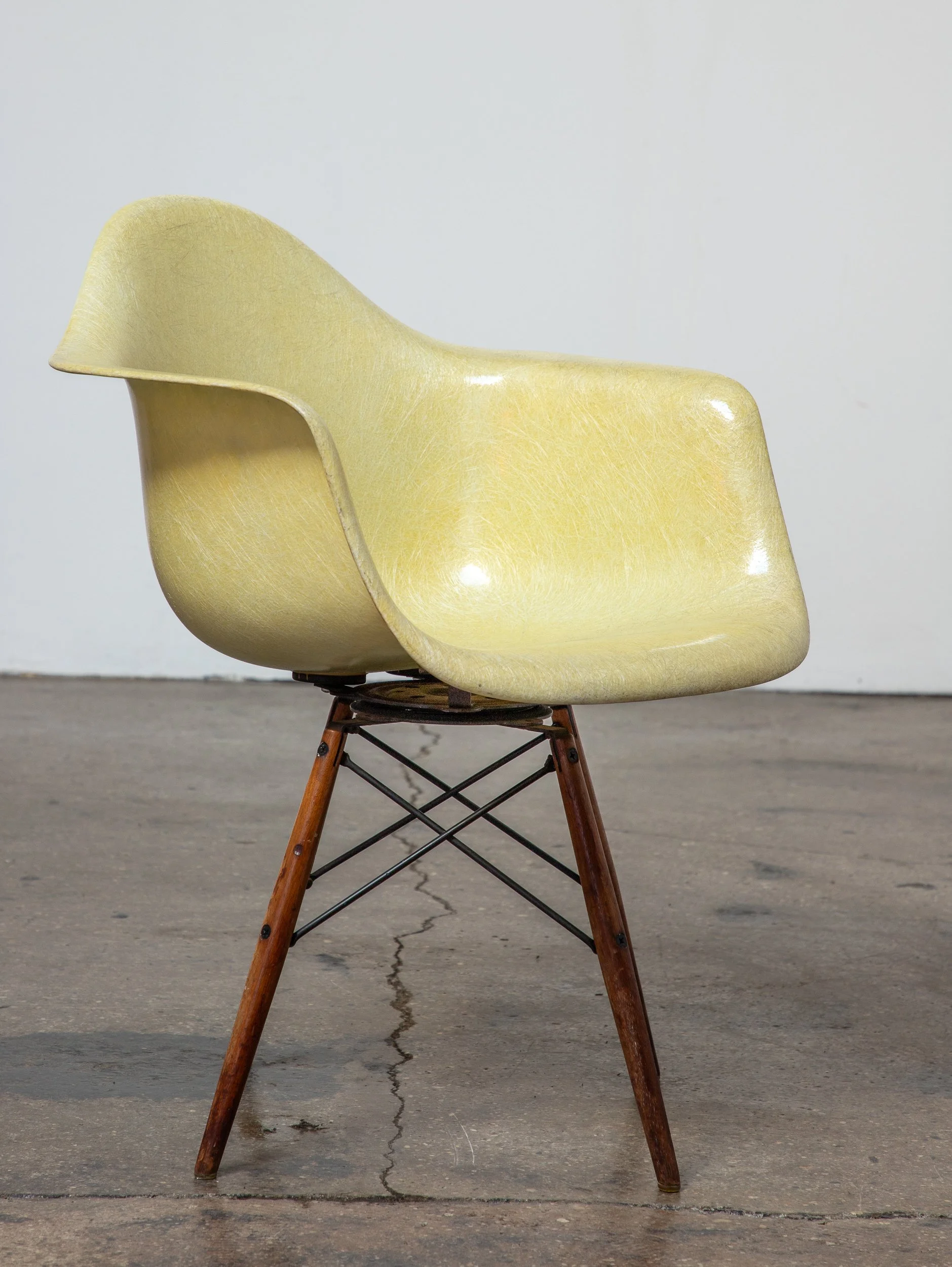 OAM_Zenith_Fiberglass_Eames_Armchair-7.jpg
