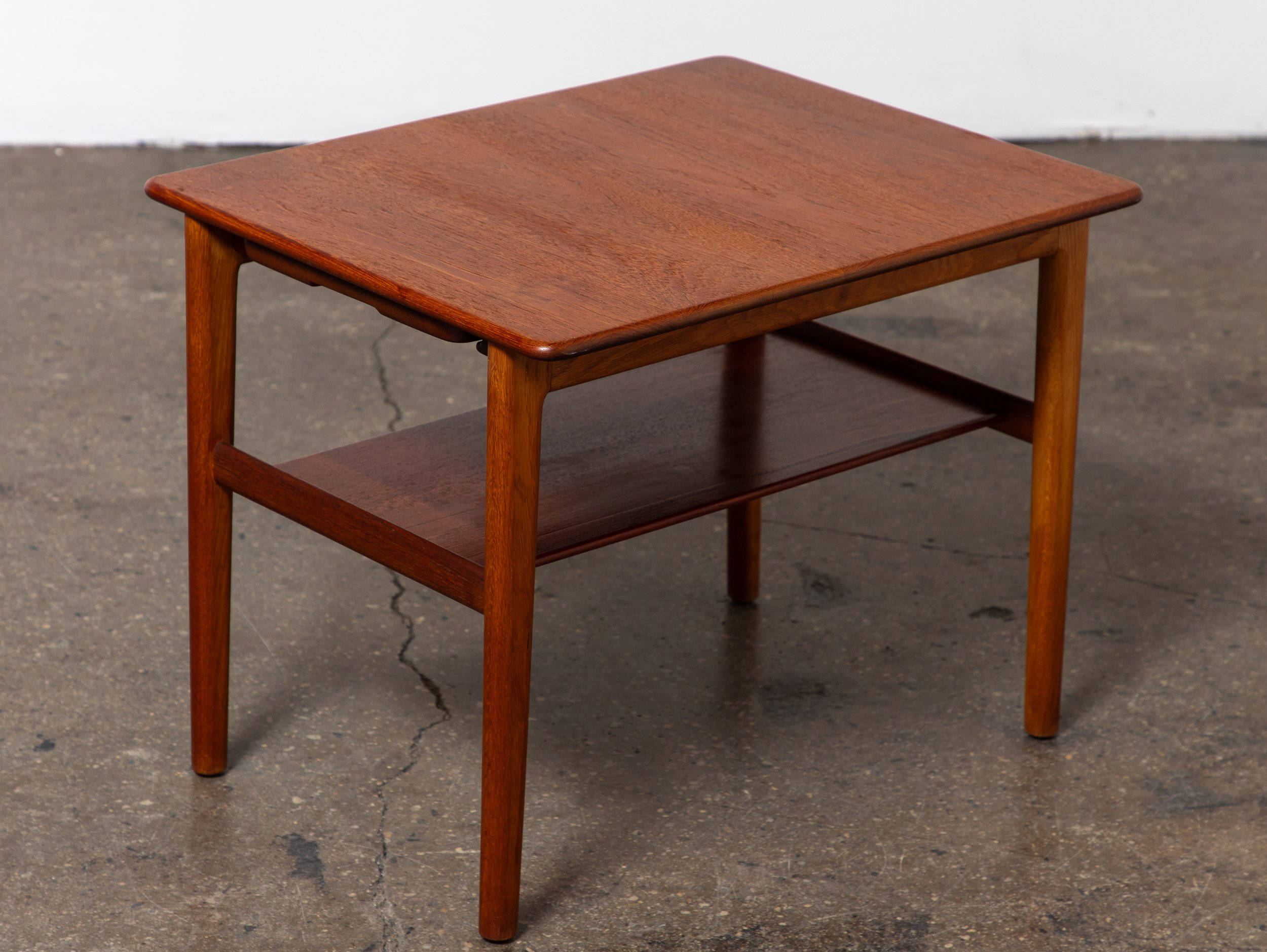 OAM_Hans_Wegner_Andreas_Tuck_End_Tables_with_Trays_Oak-10.jpg