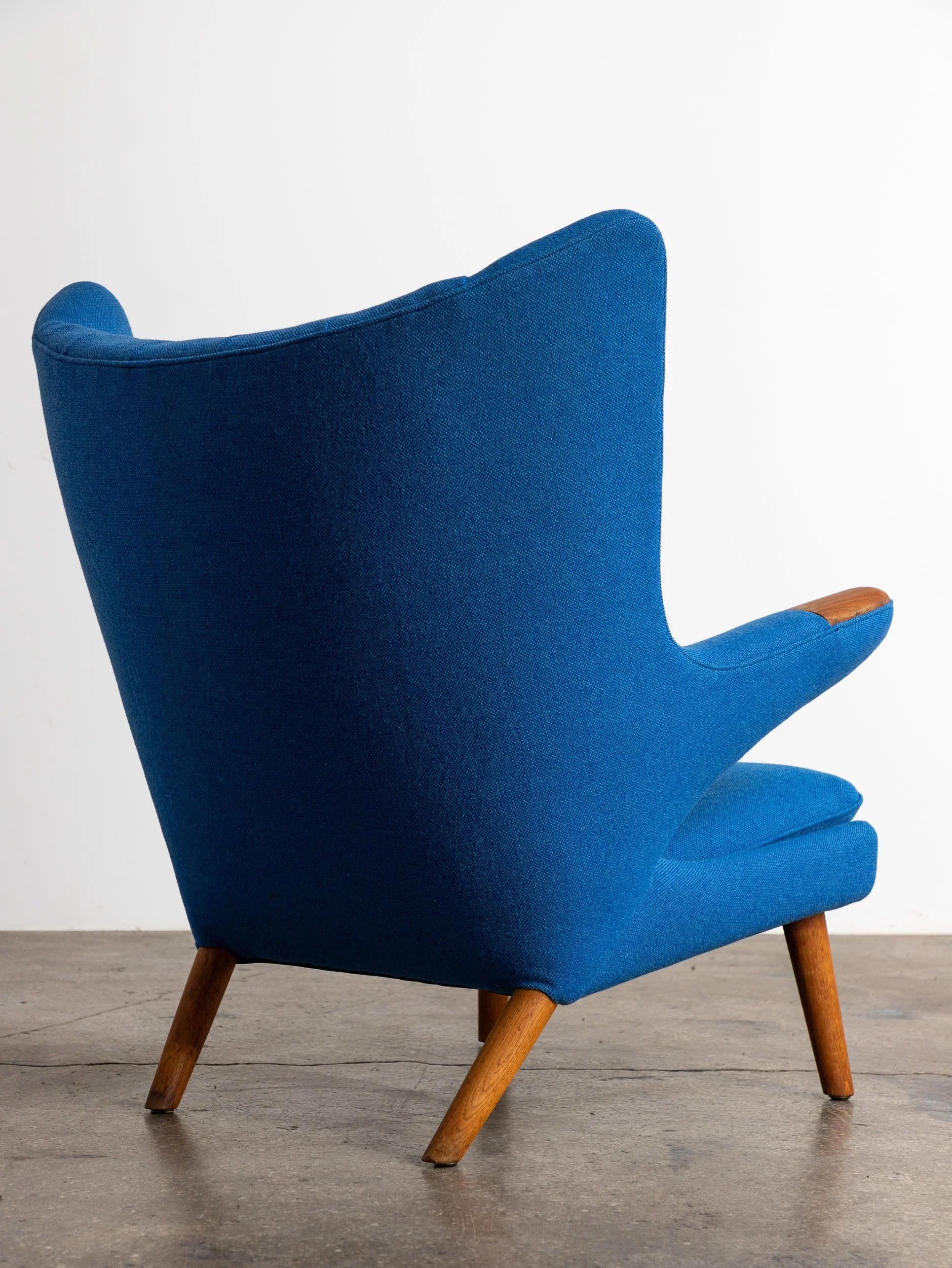 OAM_NYC_Hans_Wegner_Papa_Bear_Chair_Oak-17.jpg