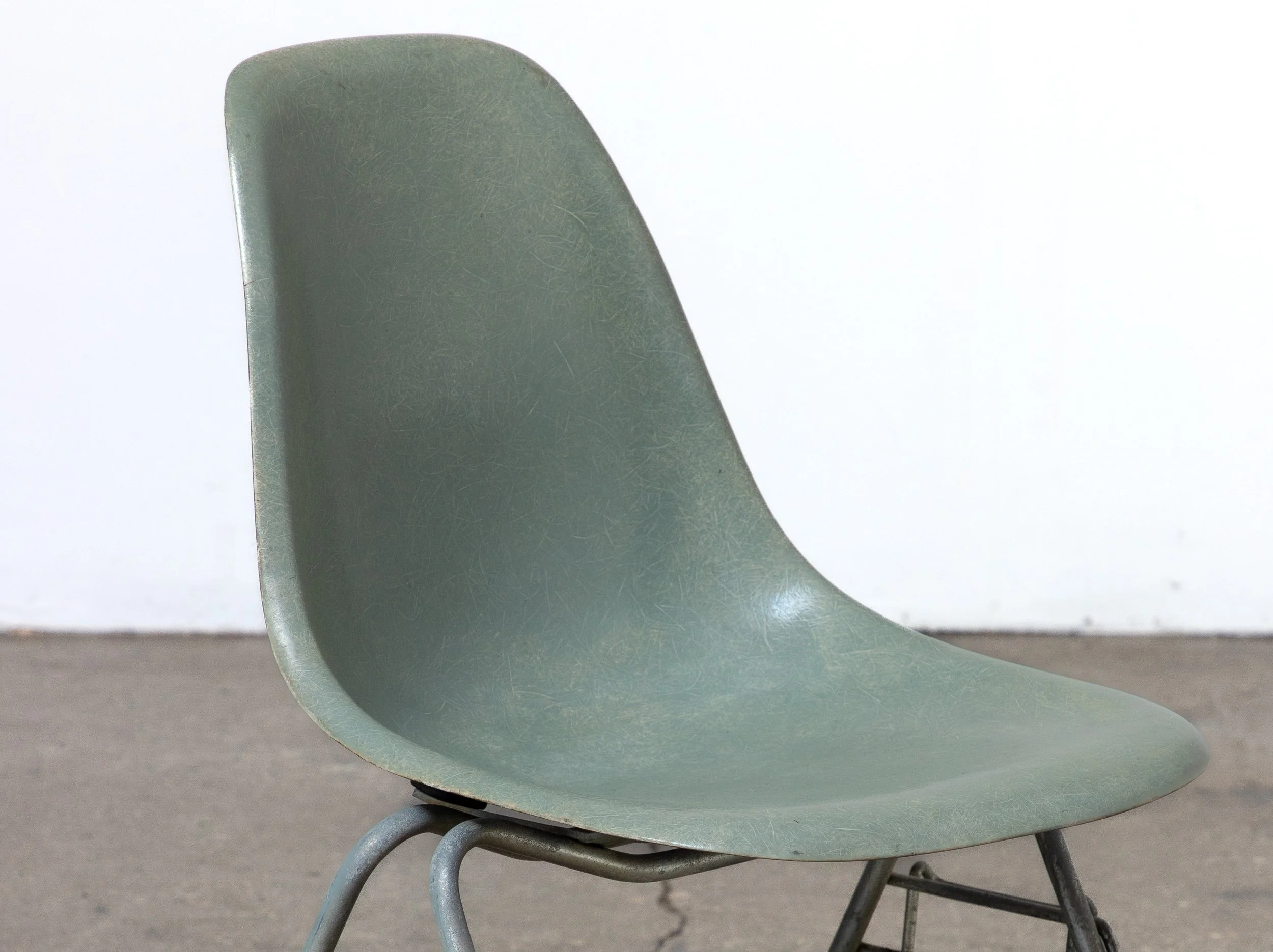 OAM_Eames_Herman_Miller_Shells_Color_Palette_Range_Stacking_Bases_Multicolor-52.jpg