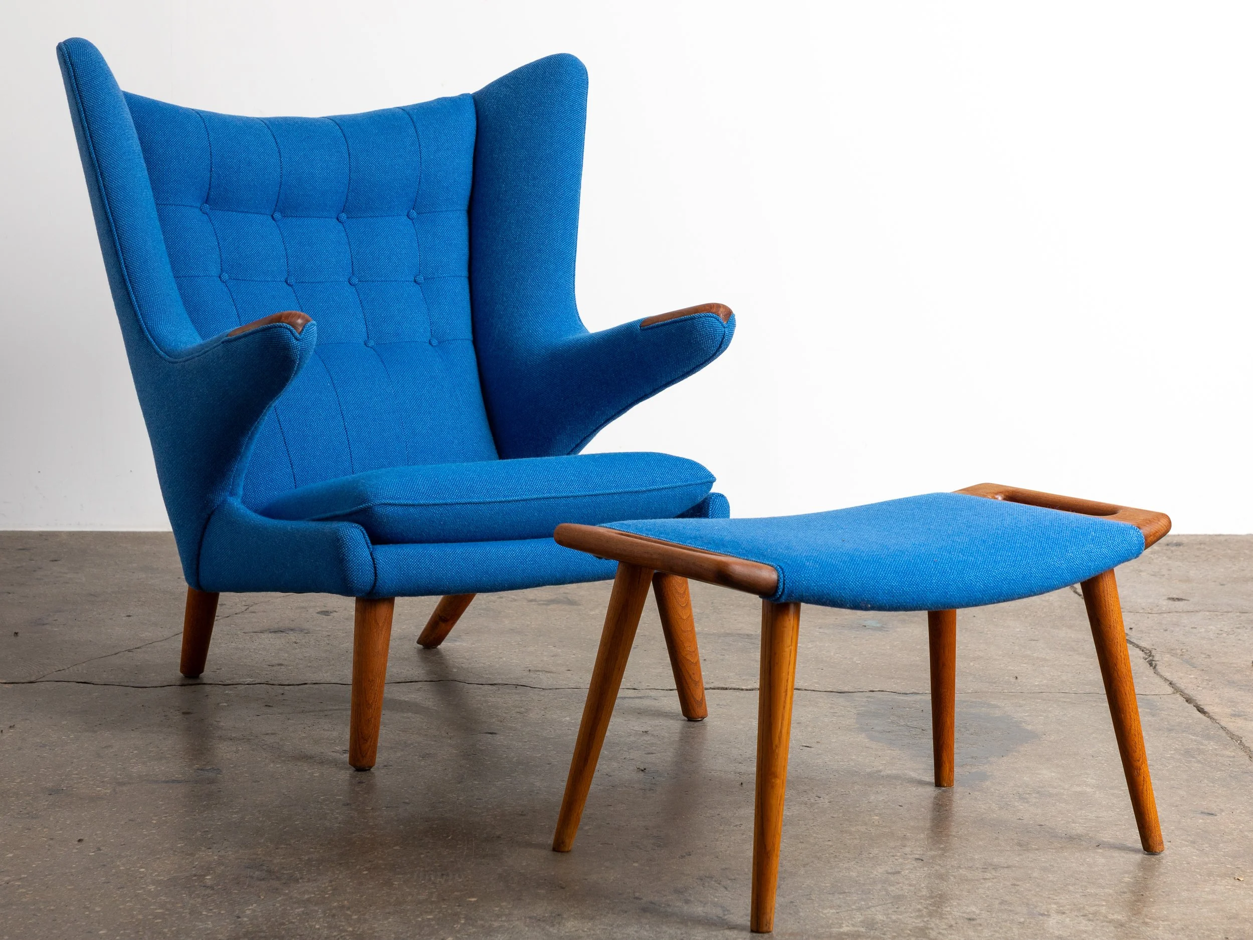 OAM_NYC_Hans_Wegner_Papa_Bear_Chair_Oak-1.jpg