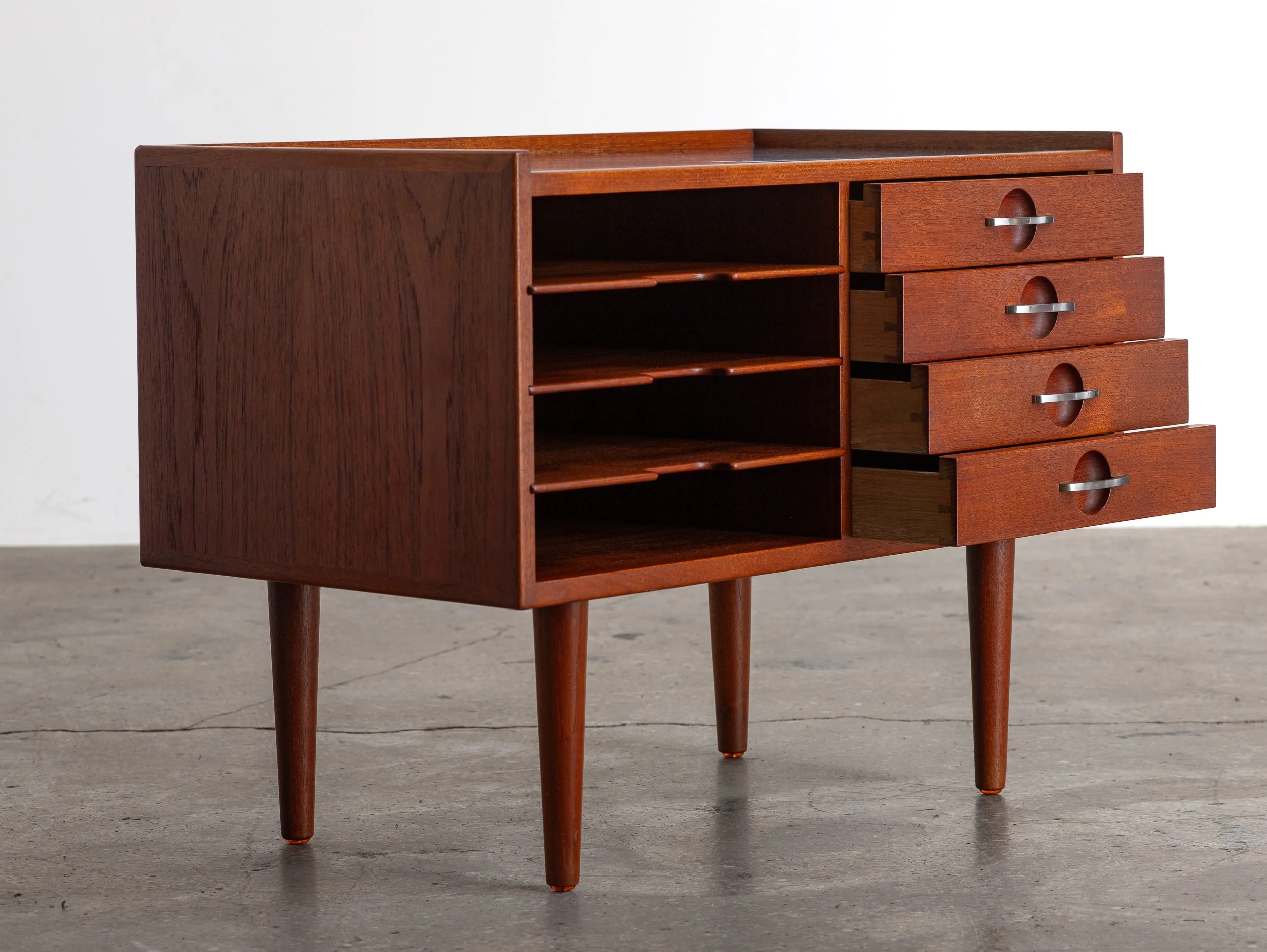 OAMNYC_Hans_Wegner_Telephone_Table-3.jpg