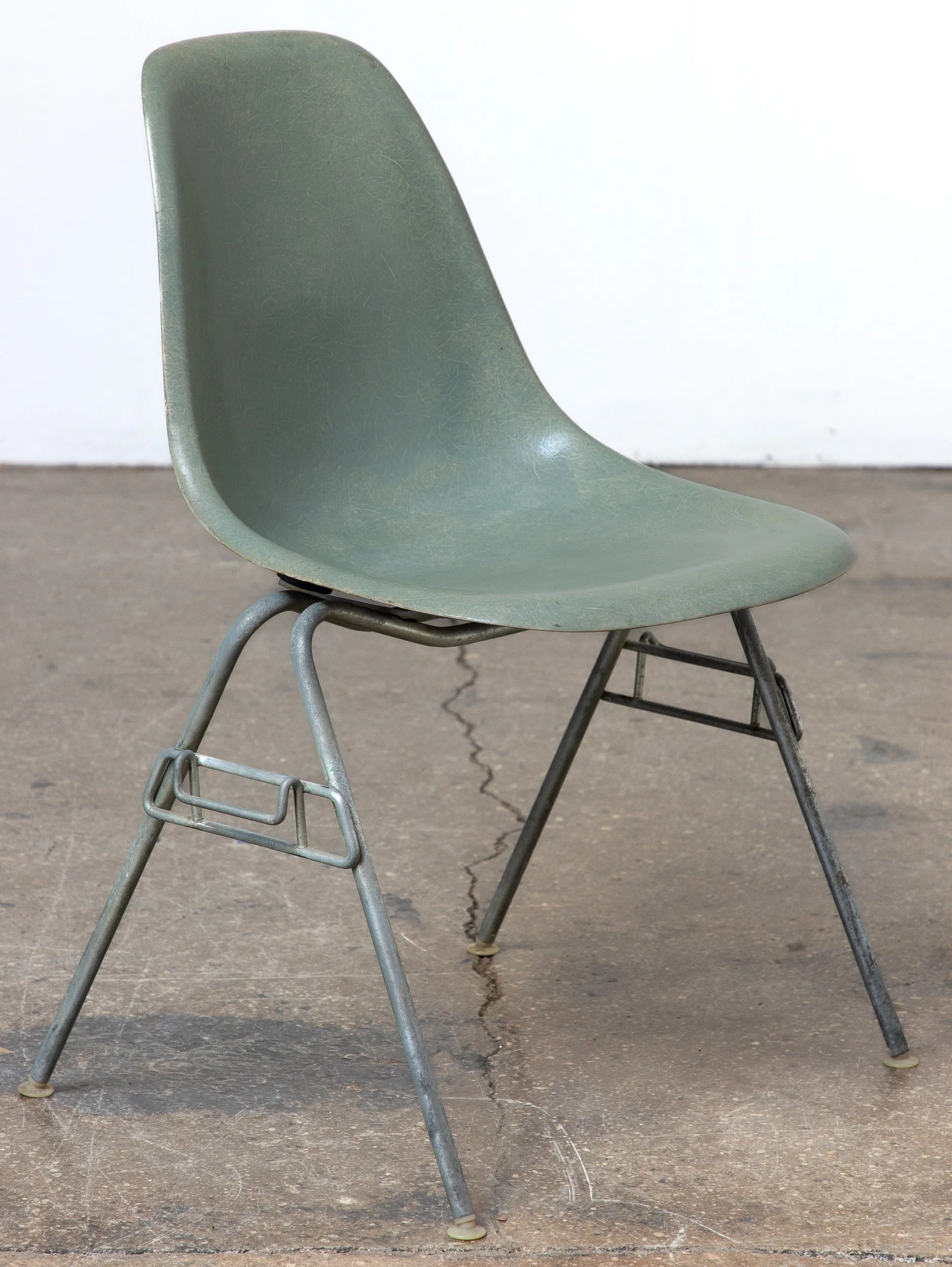 OAM_Eames_Herman_Miller_Shells_Color_Palette_Range_Stacking_Bases_Multicolor-51.jpg