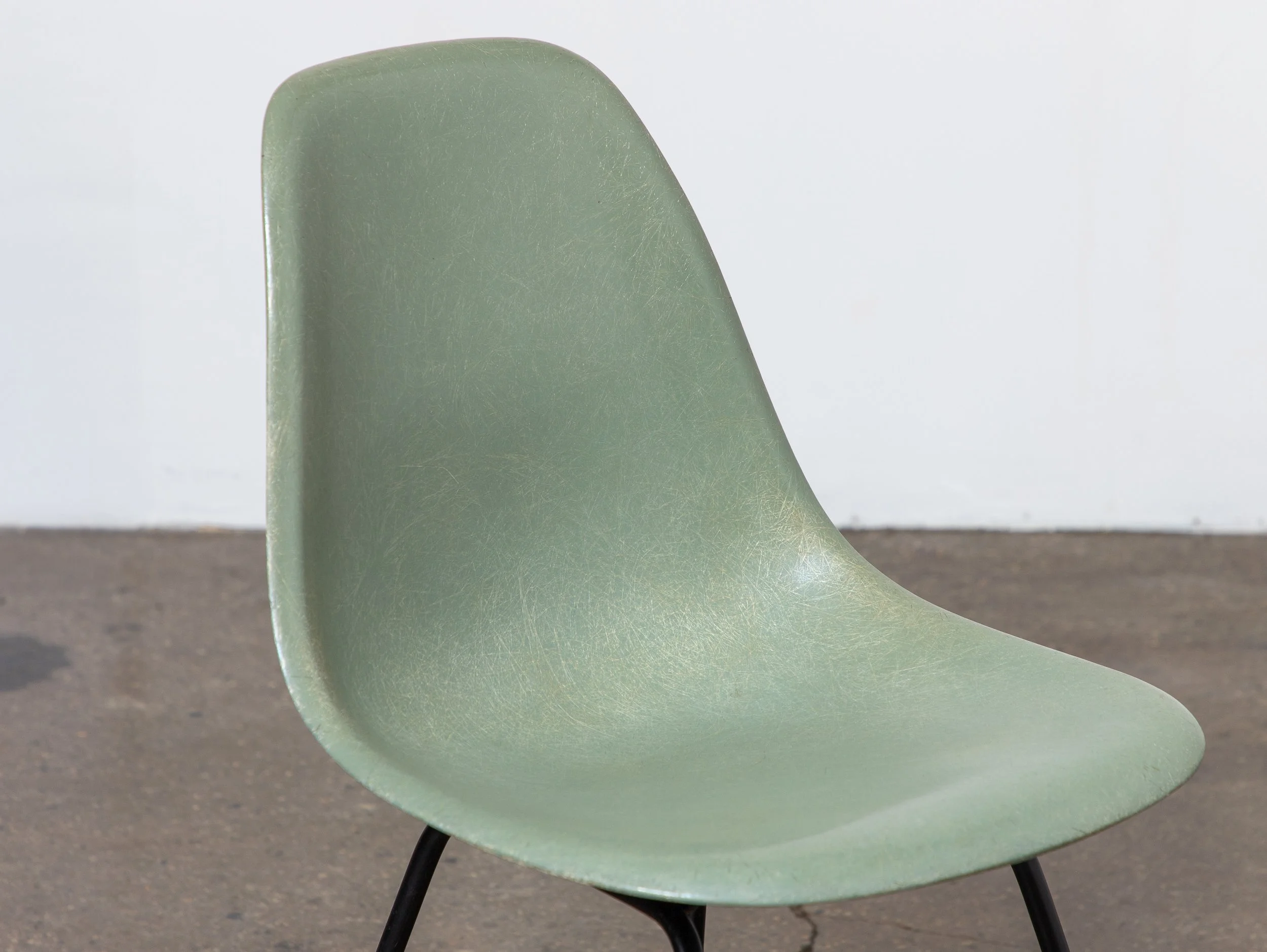 OAM_Seafoam_Green_Eames_Fiberglass_Shell_on_Black_Base-5.jpg