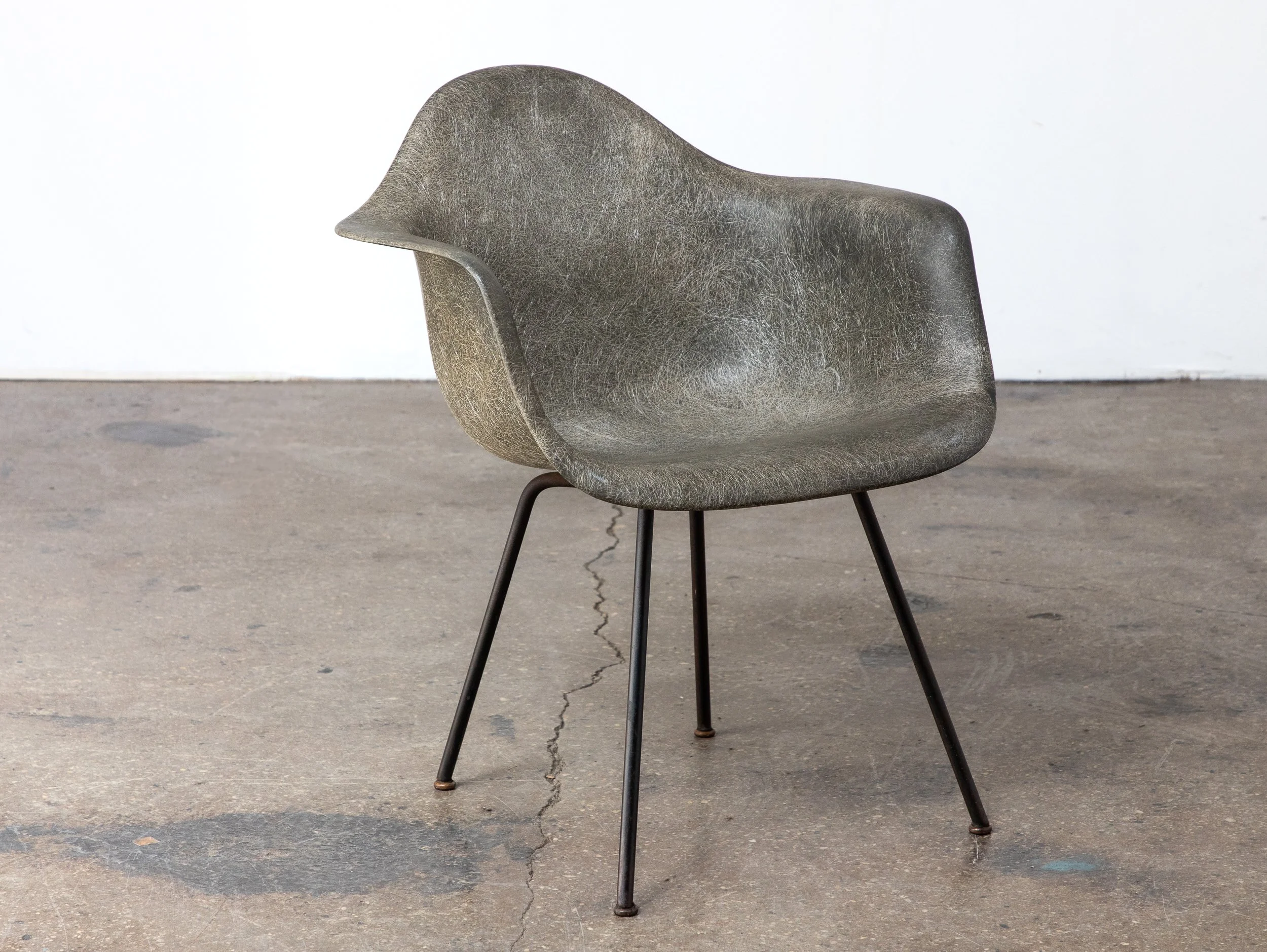 OAM_NYC_Eames_Elephant_Grey_X_base_Zeith-2.jpg