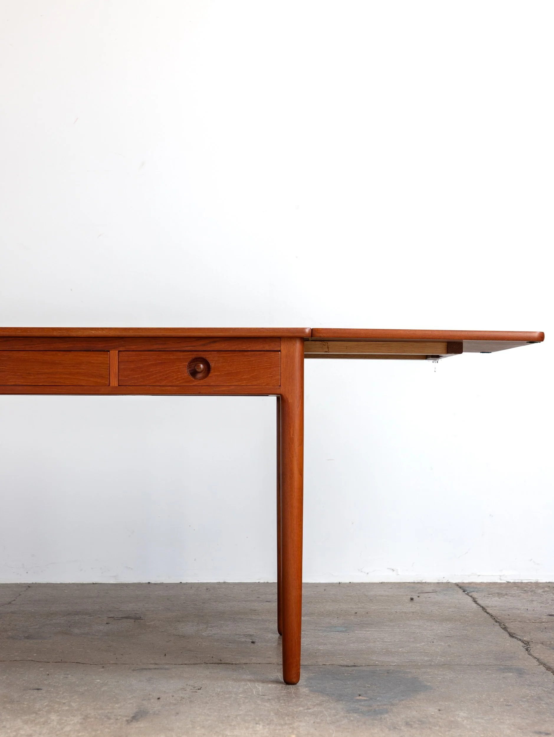 OAM_NYC_AT-305_Desk_Hans_Wegner-4.jpg