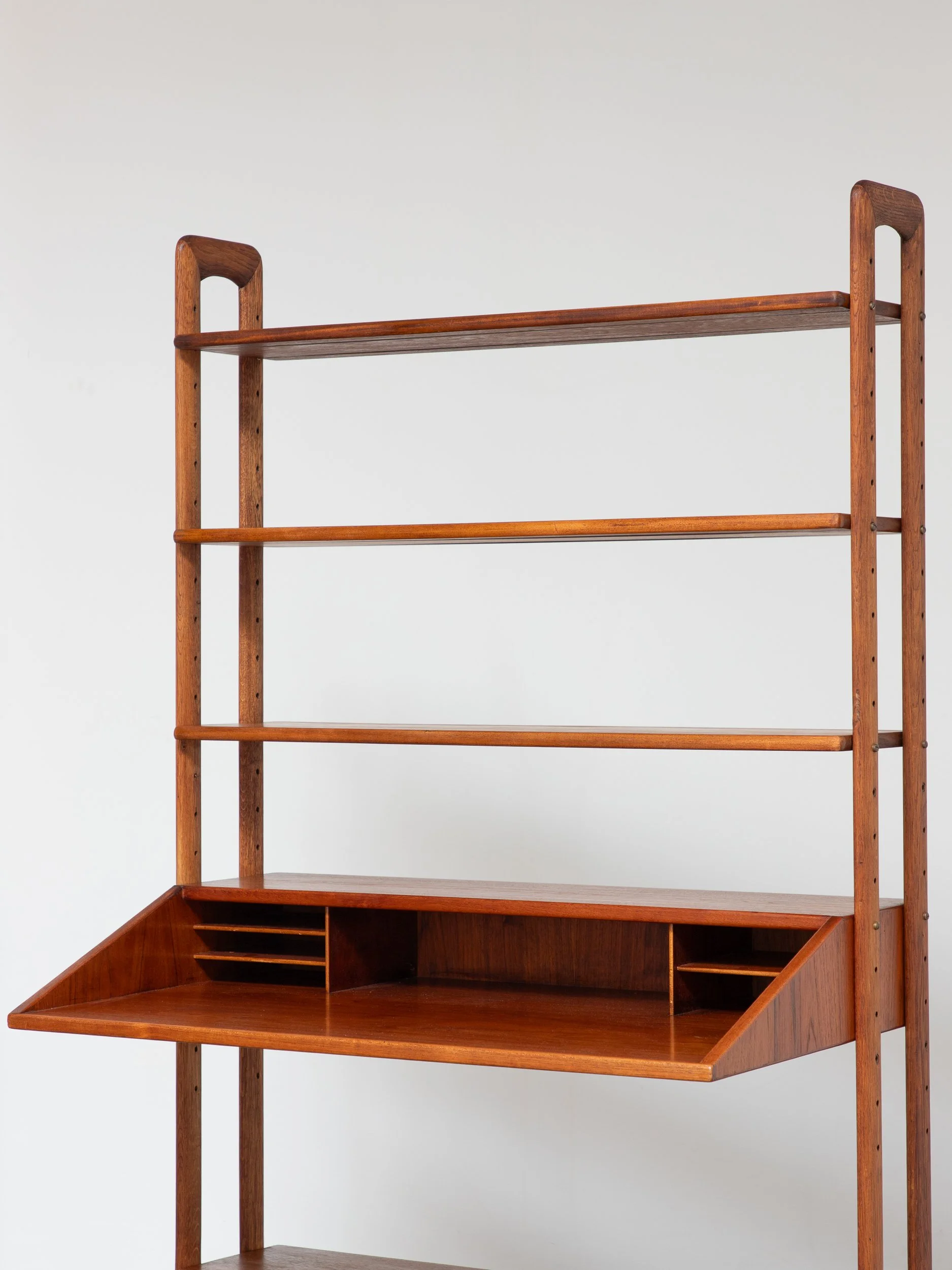 OAM_urt_Ostervig_Desk_Wall_Standing_Unit-14.jpg