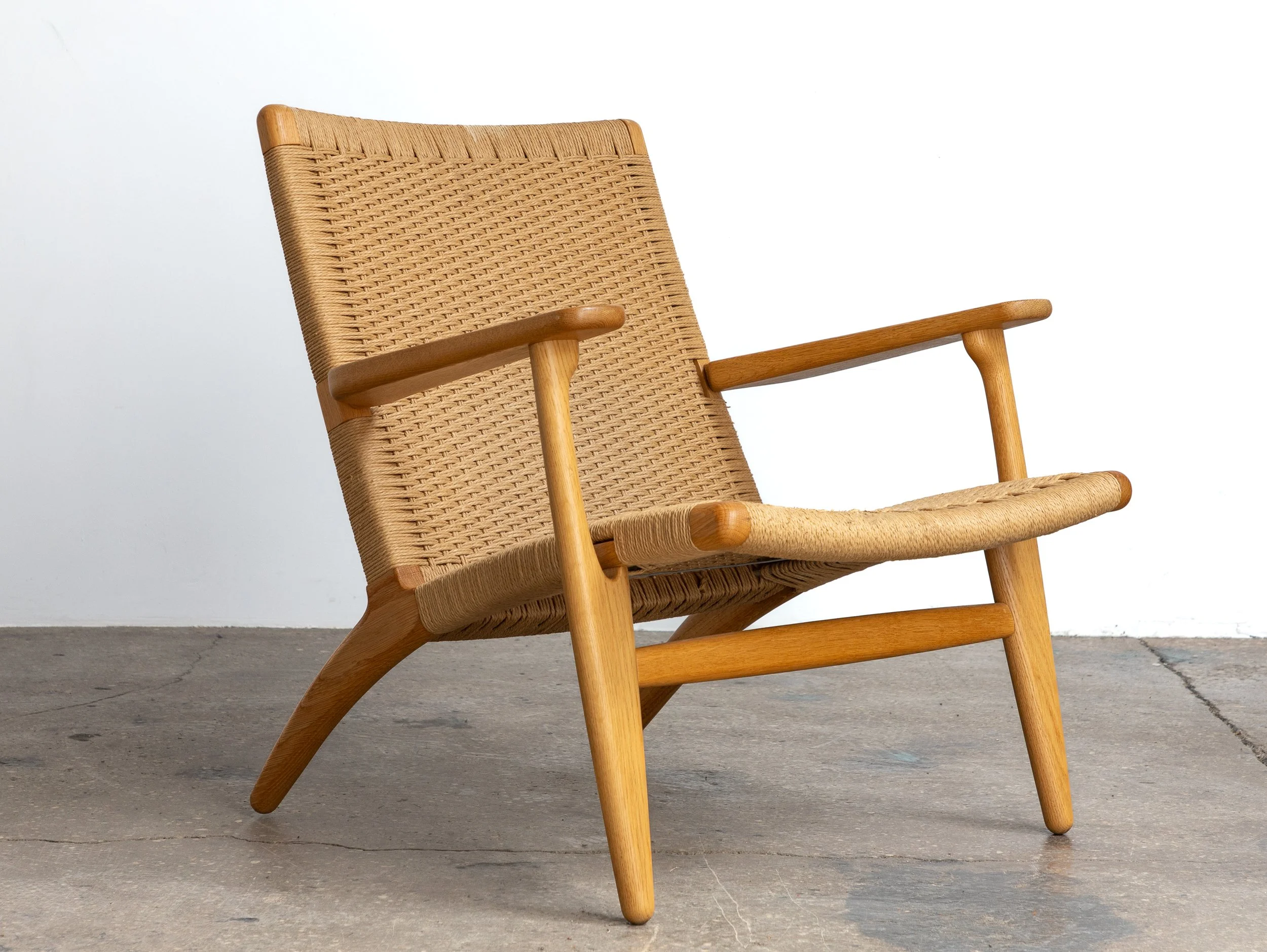 OAM_NYC_Carl_Hansen_Oak_Hans_Wegner_ch25-1.jpg
