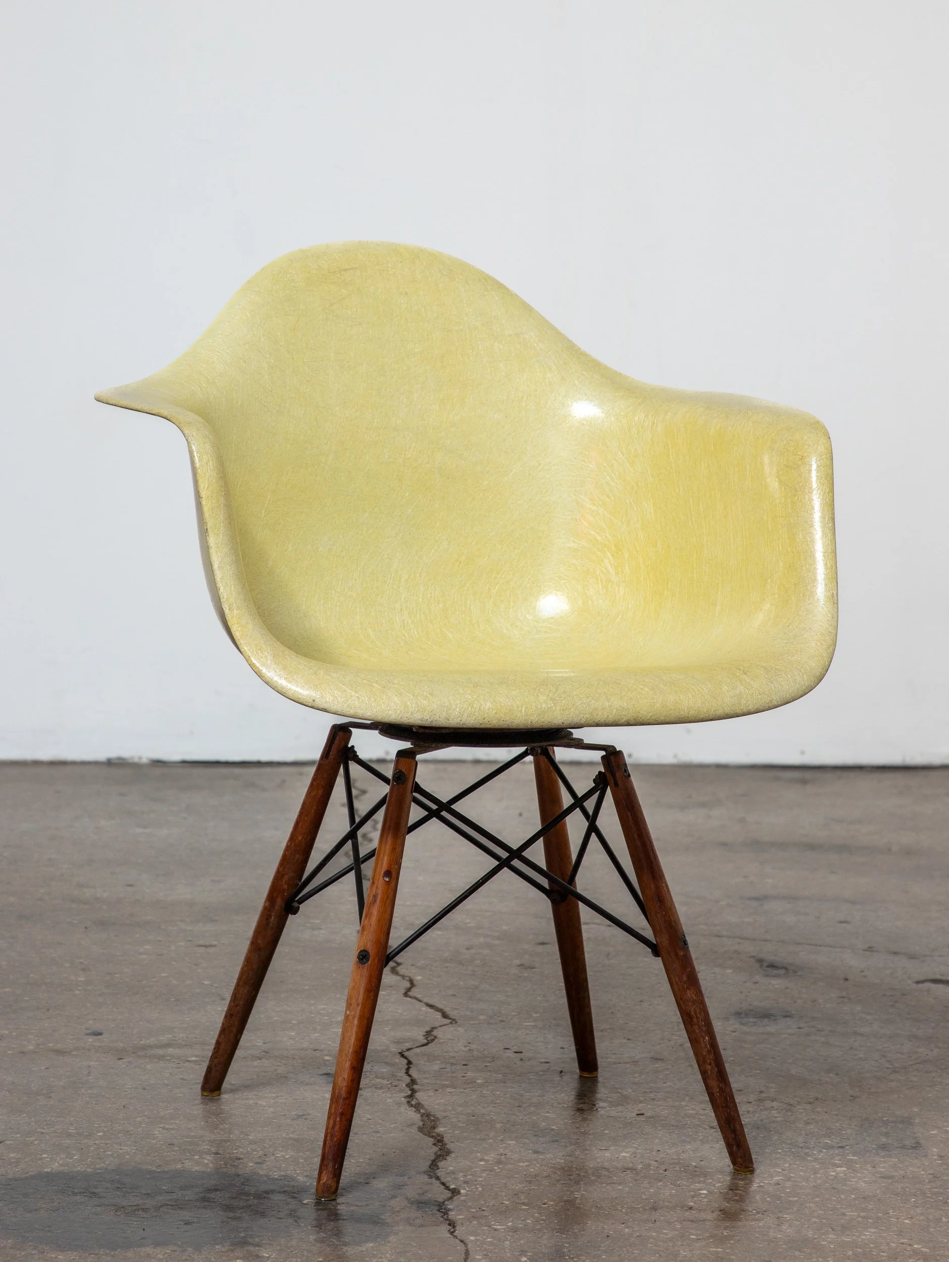 OAM_Zenith_Fiberglass_Eames_Armchair-9.jpg