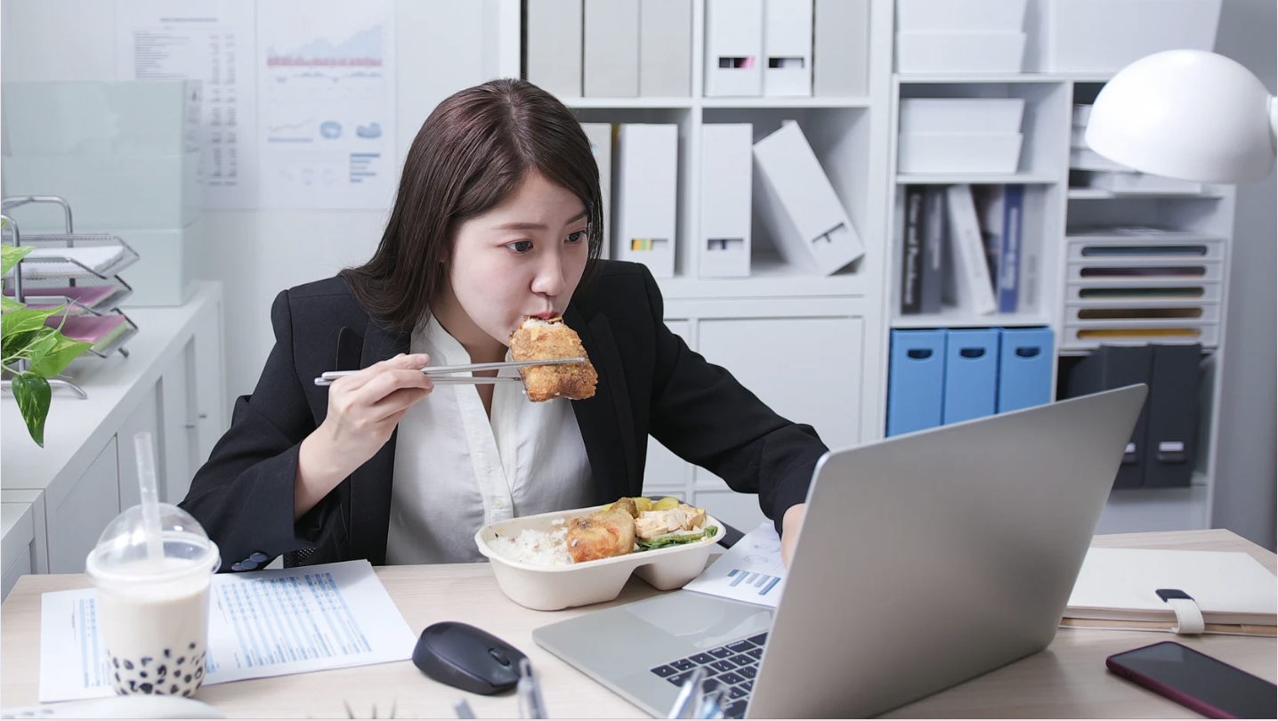 How to Stop Emotional Eating When You’re a Busy, High-Achieving Woman