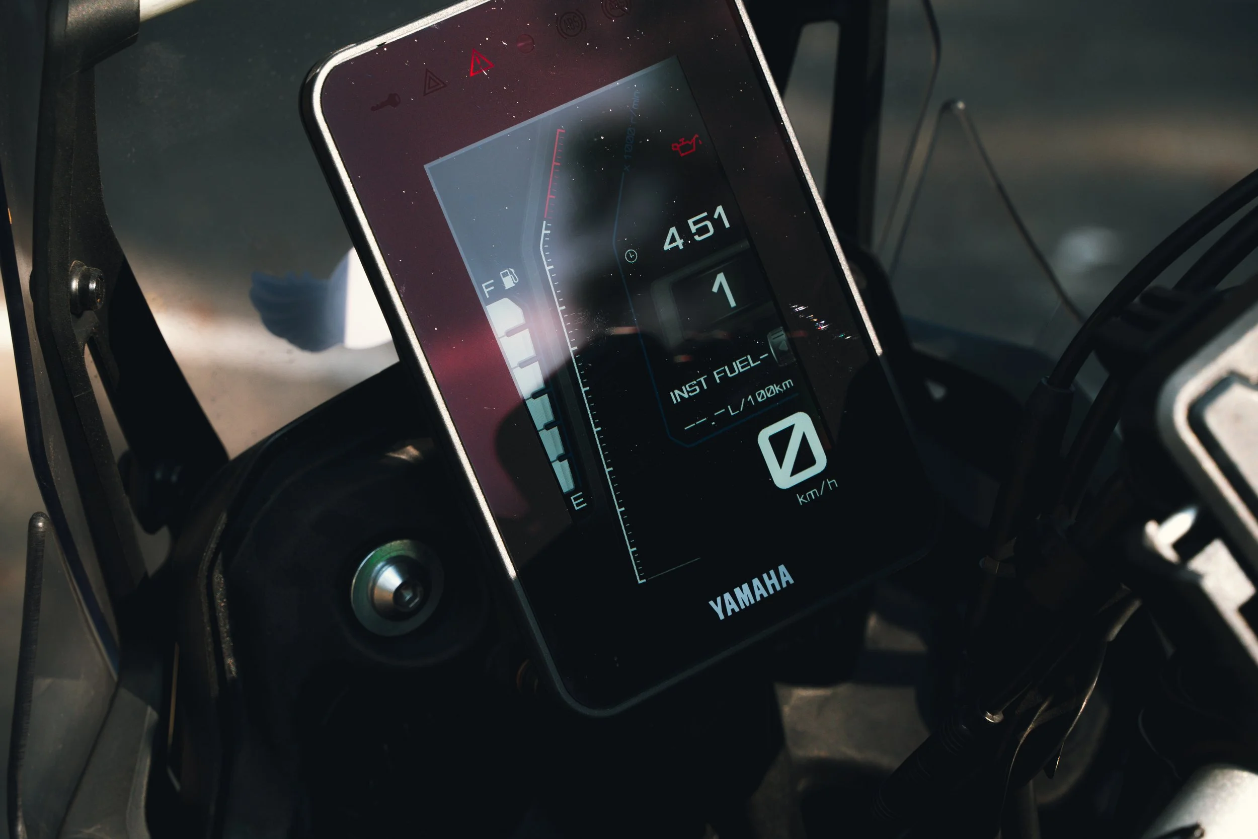 Digital motorcycle dashboard display showing a speed of 0 km/h, fuel level, and various indicators with the Yamaha logo.