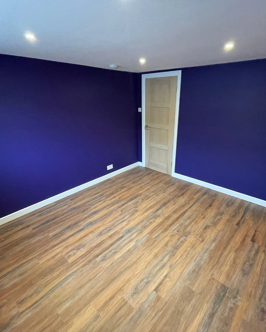 This beautifully decorated room is one half of a garage conversion, showcasing how unused spaces can be transformed into something truly special.

#GarageConversion #HomeTransformation #SpaceReimagined #InteriorDesign #FunctionalLiving
#CoastalTrade