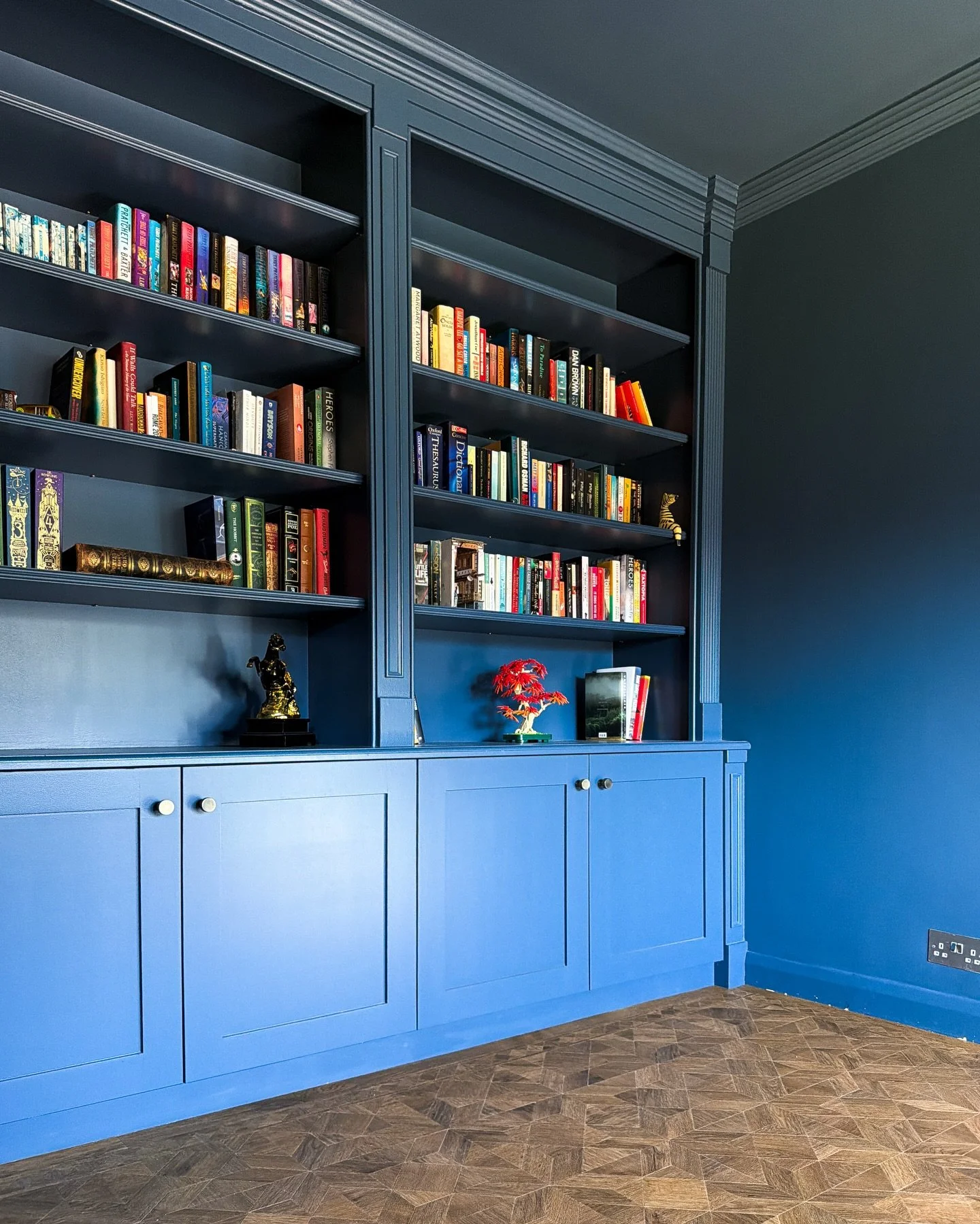 This is a continuation of some previous work at a property.

Following the bespoke drinks cabinet we installed previously (images at the end of this carousel), the next phase has been to rework the ground floor with new Amtico flooring laid throughou