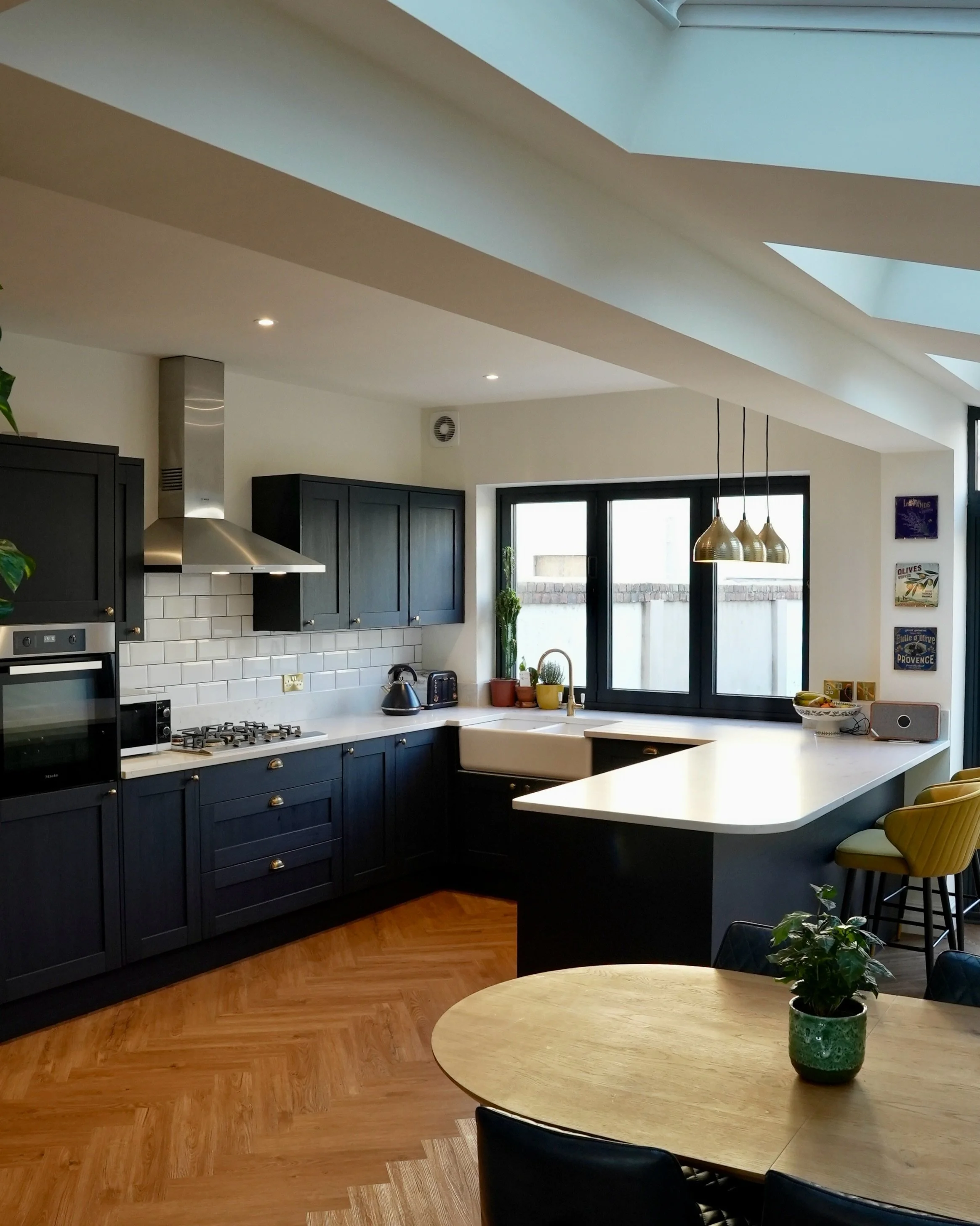 Kingsway in Hove is a prominent seafront family home opposite Hove Lagoon, reworked through a full-scale renovation to better support modern family life.

For us, this was never about improving one room in isolation. The house needed a complete rethi