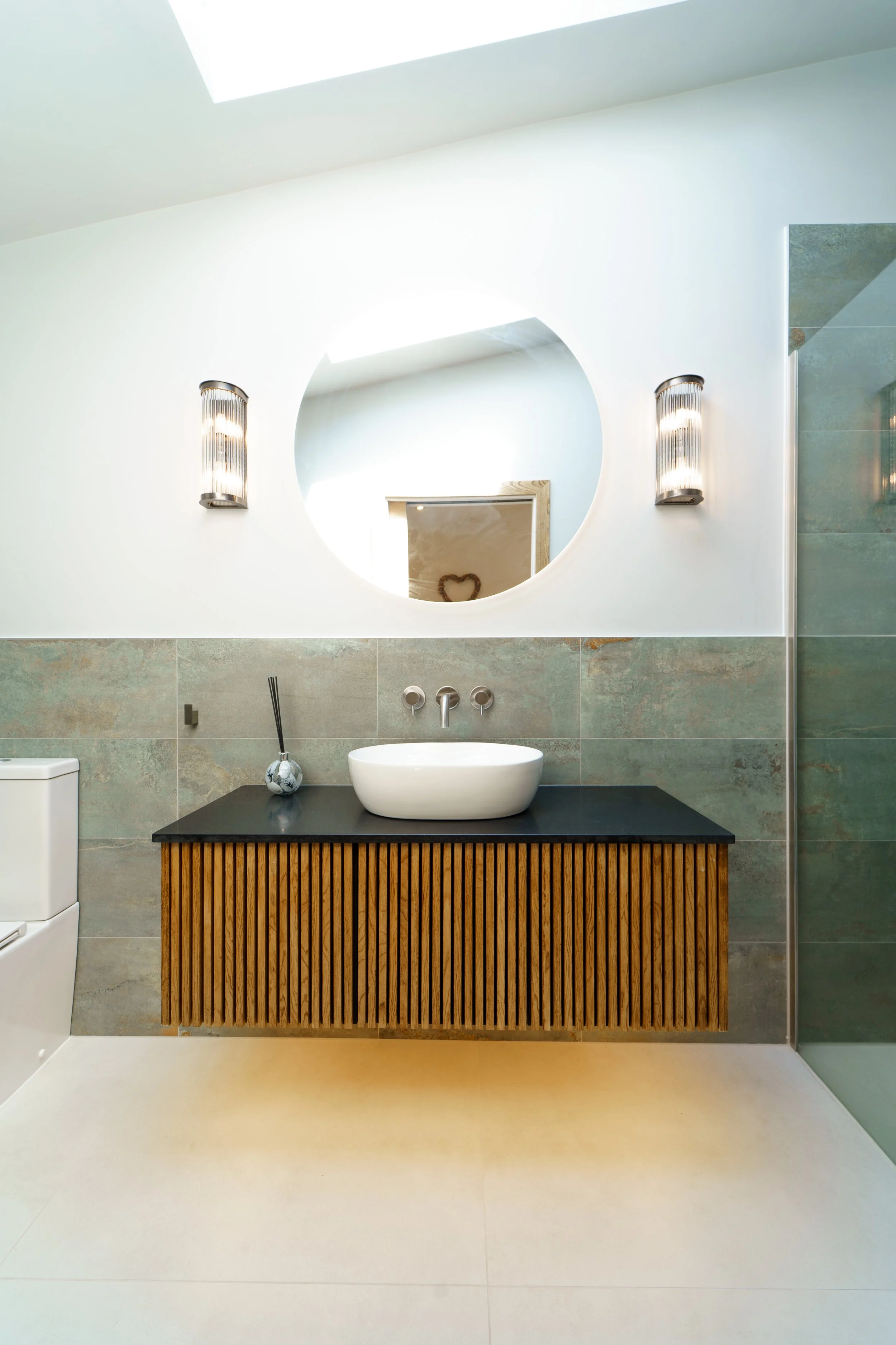 Ensuite Unit 1.jpg