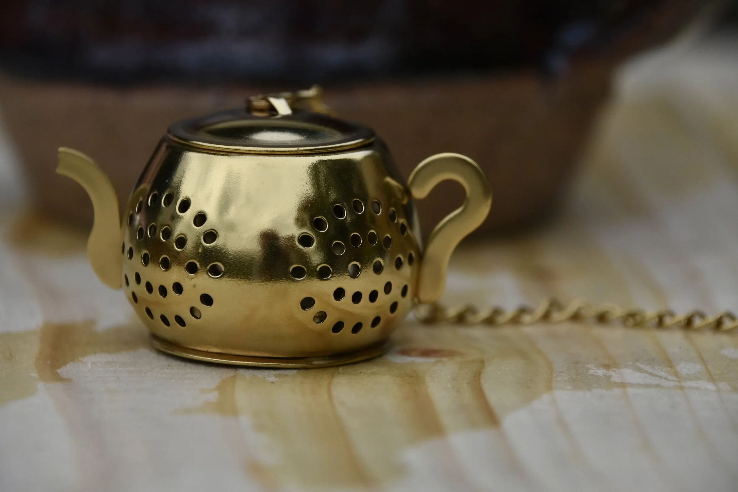 Tea infuser teapot gold.JPG
