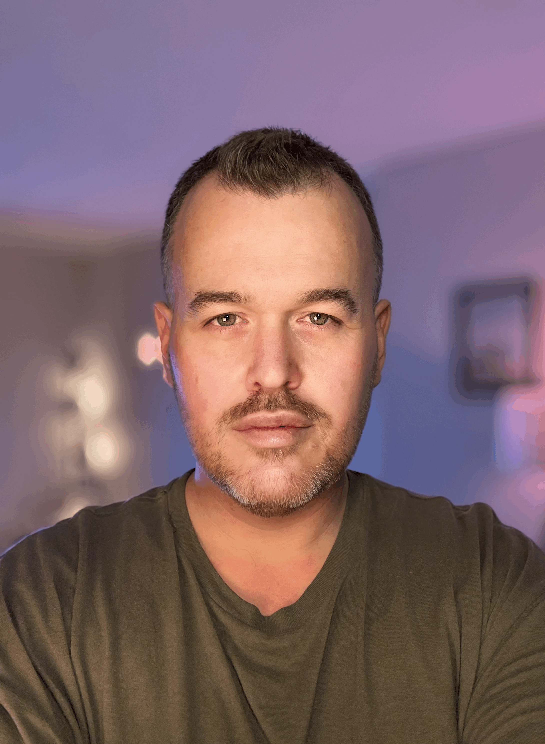 Scott, a Sydney-based Reiki practitioner and Sound Healer specializing in burnout recovery.
