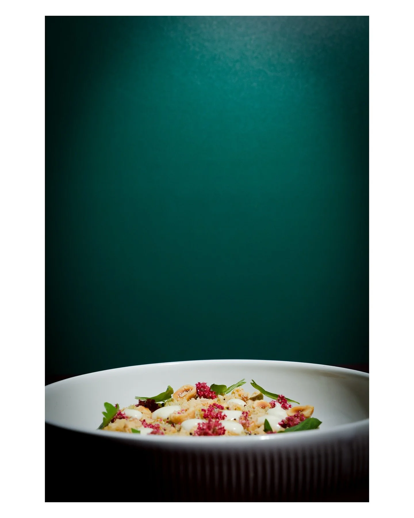 Rave party, toute la gourmandise et le r&eacute;confort recr&eacute;e autour du c&eacute;leri rave, vinaigrette miel moutarde et truffe, citron confit, noisettes. Dispo du mercredi au samedi soir.