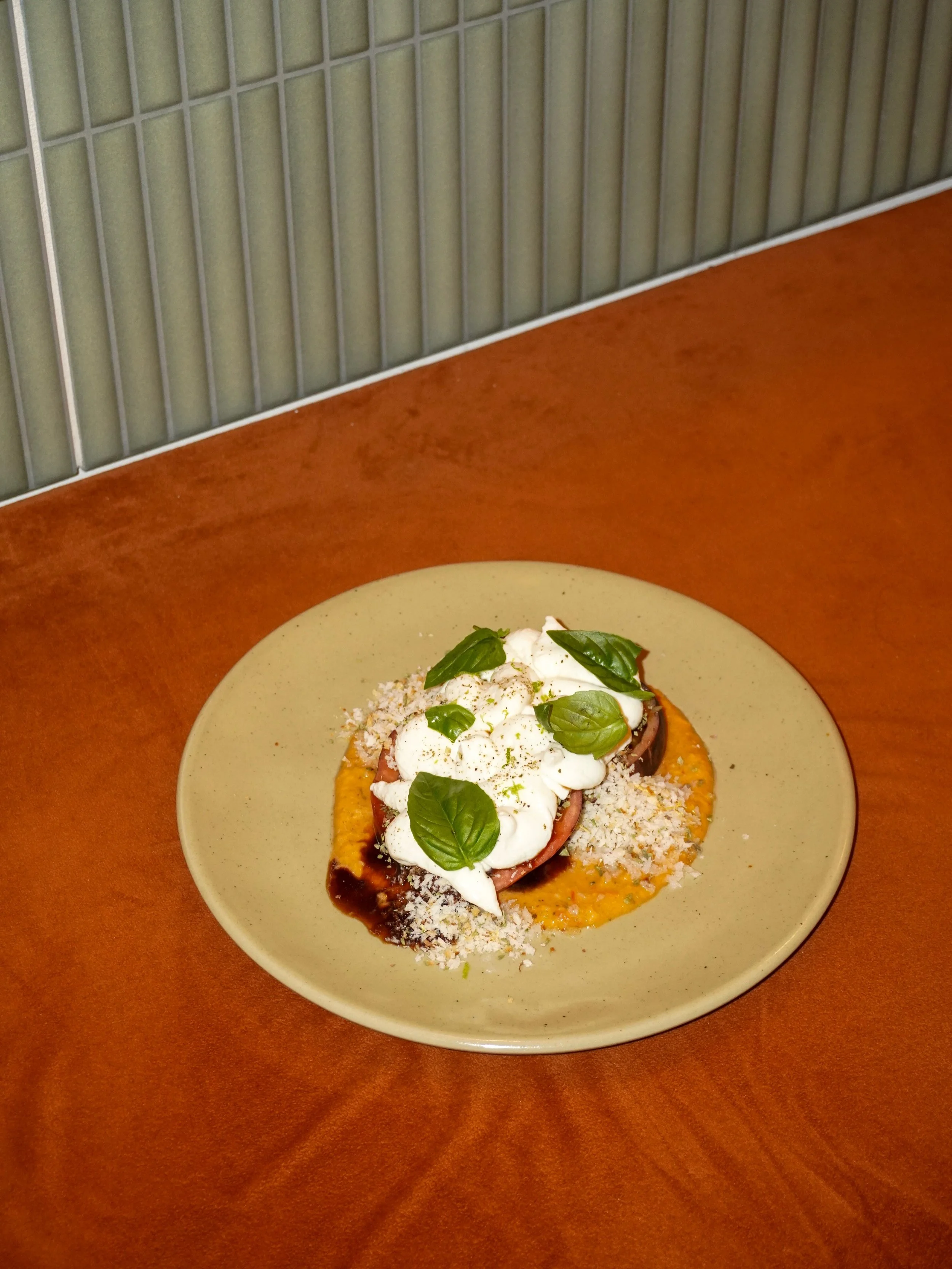 Last month to enjoy our Capra Sun 🍅

Tomates anciennes, mousse de ch&egrave;vre, vinaigrette miel balsamique, crumbs &agrave; l&rsquo;origan.