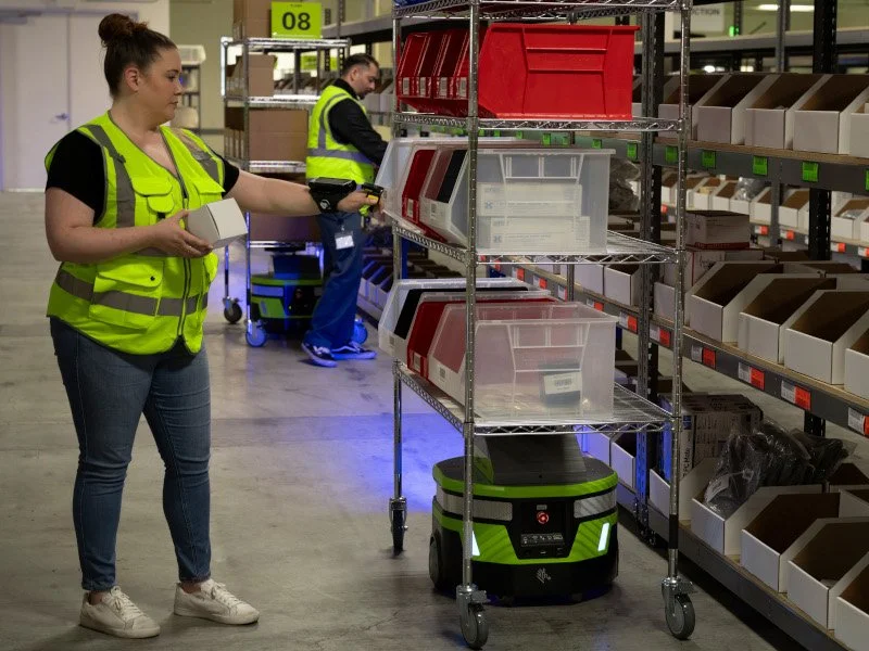 Empower your workforce with Zebra Autonomous Mobile Robot