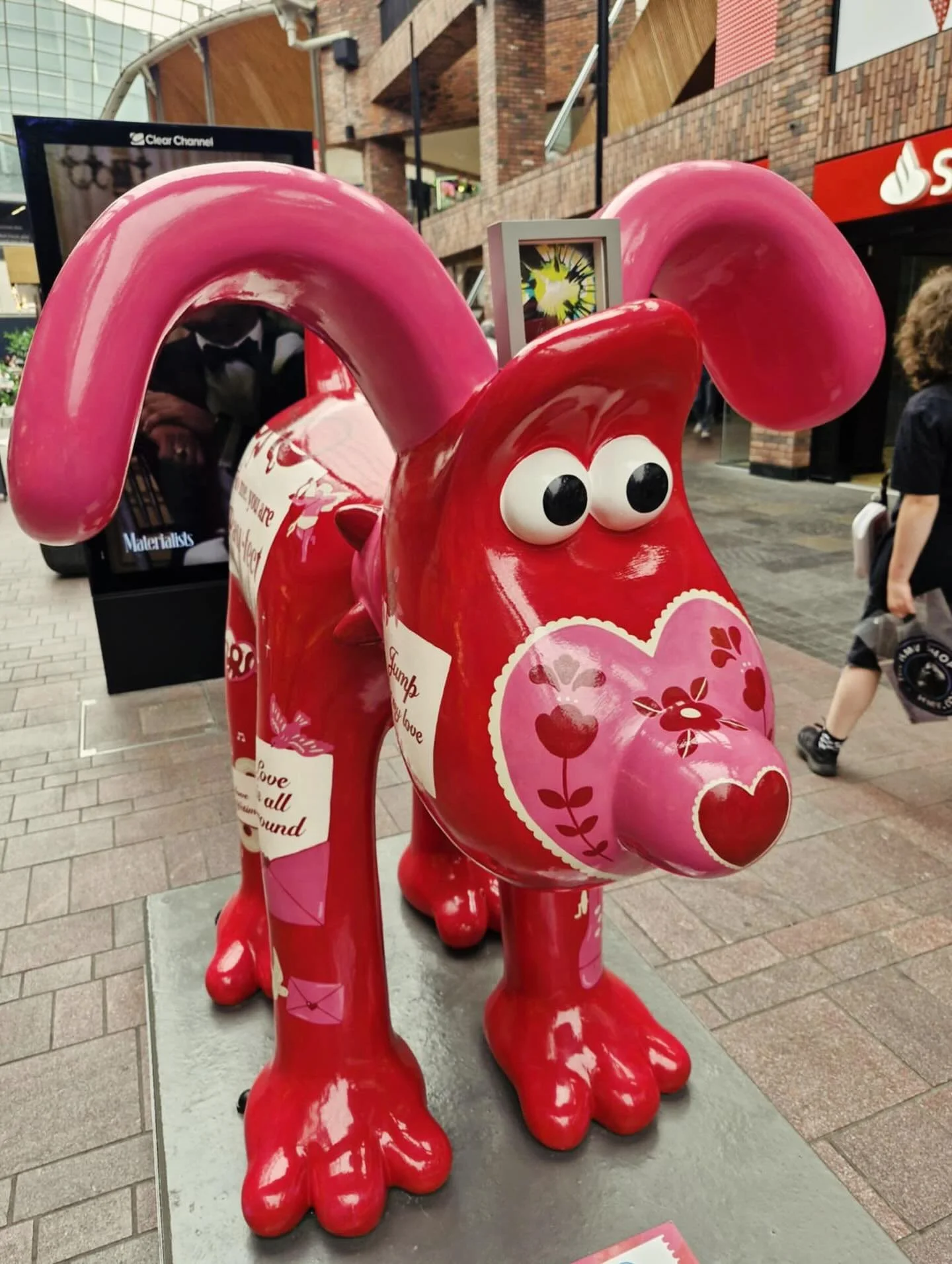 Im so delighted that an Ayla&rsquo;s Art pocket picture has made it to Gromit Unleashed 3. My artwork was photographed on the Love, Actually sculpture created by artist @bernysplace and Richard Curtis. This has been sponsored by @cabotcircus raising 