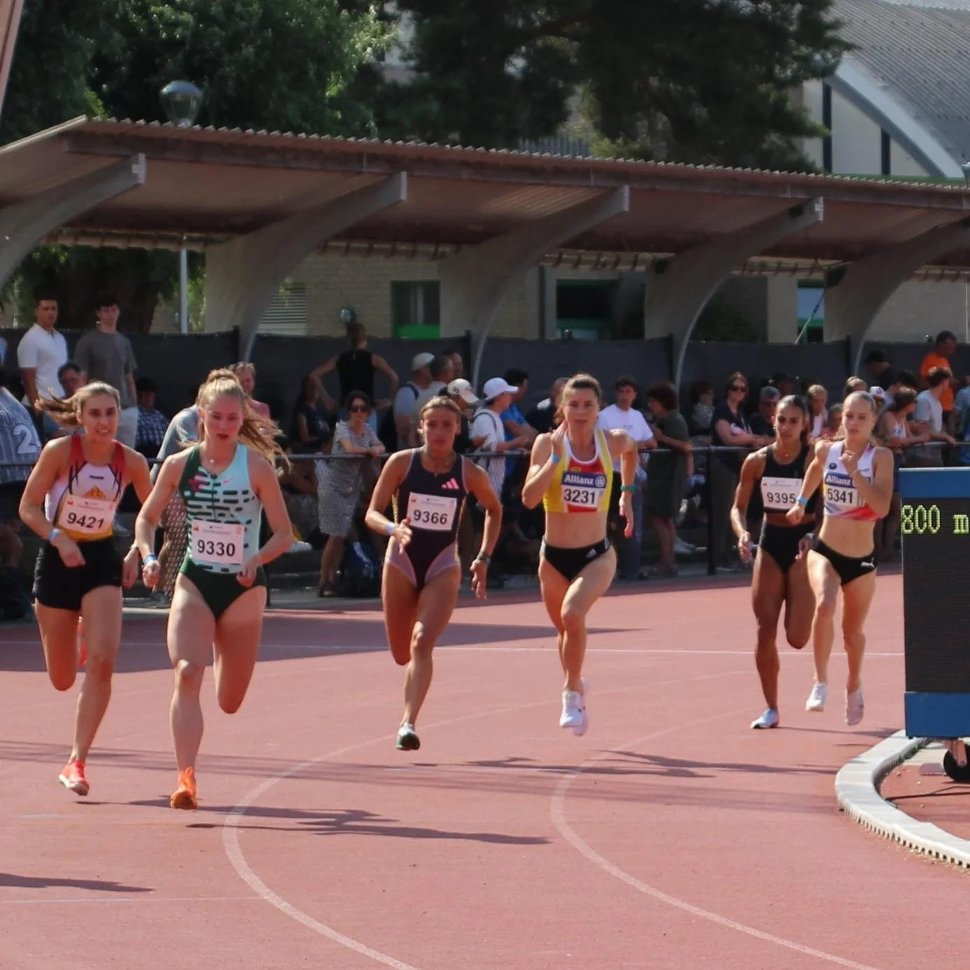 Tijdens het tweede weekend van juli waren opnieuw enkele CRST atleten actief in competitie.

💚 Yoni Nuyts verbeterde op de internationale Guldensporenmeeting in Kortrijk haar 800m PR voor de tweede maal op rij.

💚💜 Stef Janssens en Maxine Smet deb