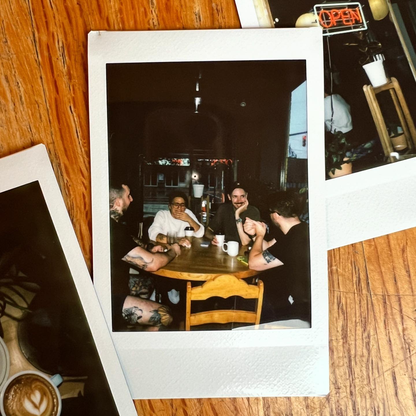 ✨ Gangs all here ✨
Perfect cozy day for coffee shop hangs with pals