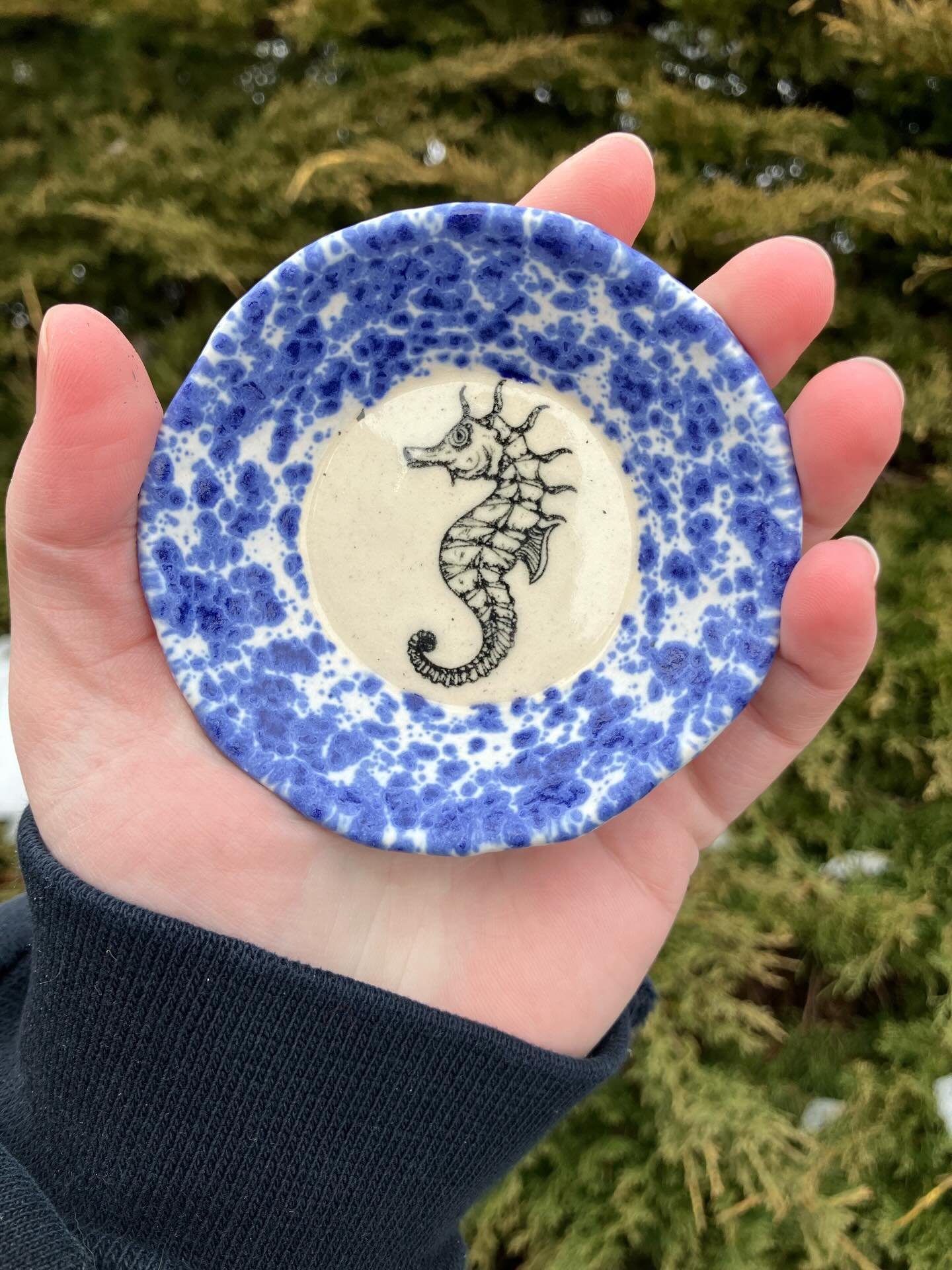 Some fresh new dishes 💪 probs won&rsquo;t be able to fire things for a few days due to the snow but i&rsquo;ll be a hand building and glazing machine!!

#pottery #ceramics #ceramicist #handbuiltceramics #handbuiltpottery