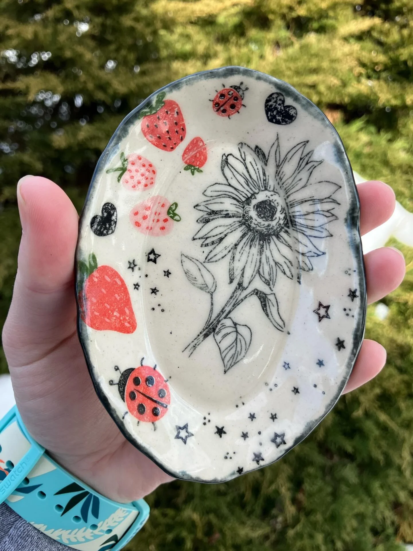 I had perfectly cut the flower to fit inside the oval and it got stuck on my sponge and ended up over there. Added some extra transfers for pizazz. Still came out funky 😂

#pottery #ceramics #handbuiltpottery #handbuiltceramics #ceramicist