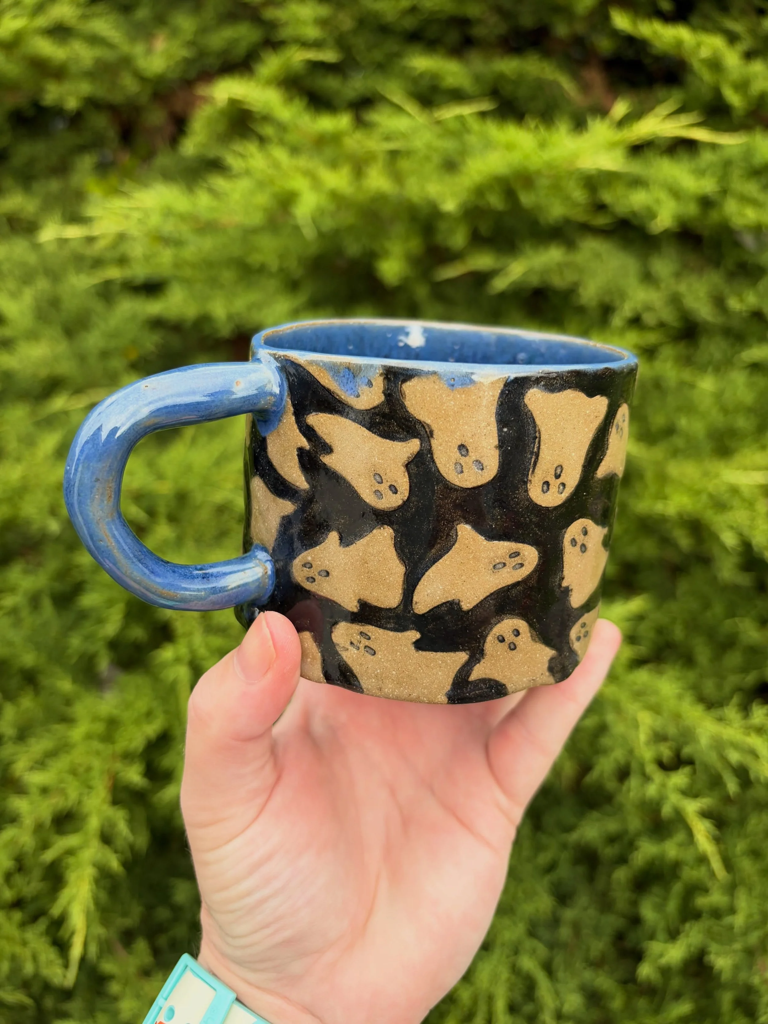 A bunch of new spooky ceramics coming to @thehuntingtonflea on Sunday (10/4) 👻 

#pottery #ceramics #handbuiltpottery #spookypottery #longisland