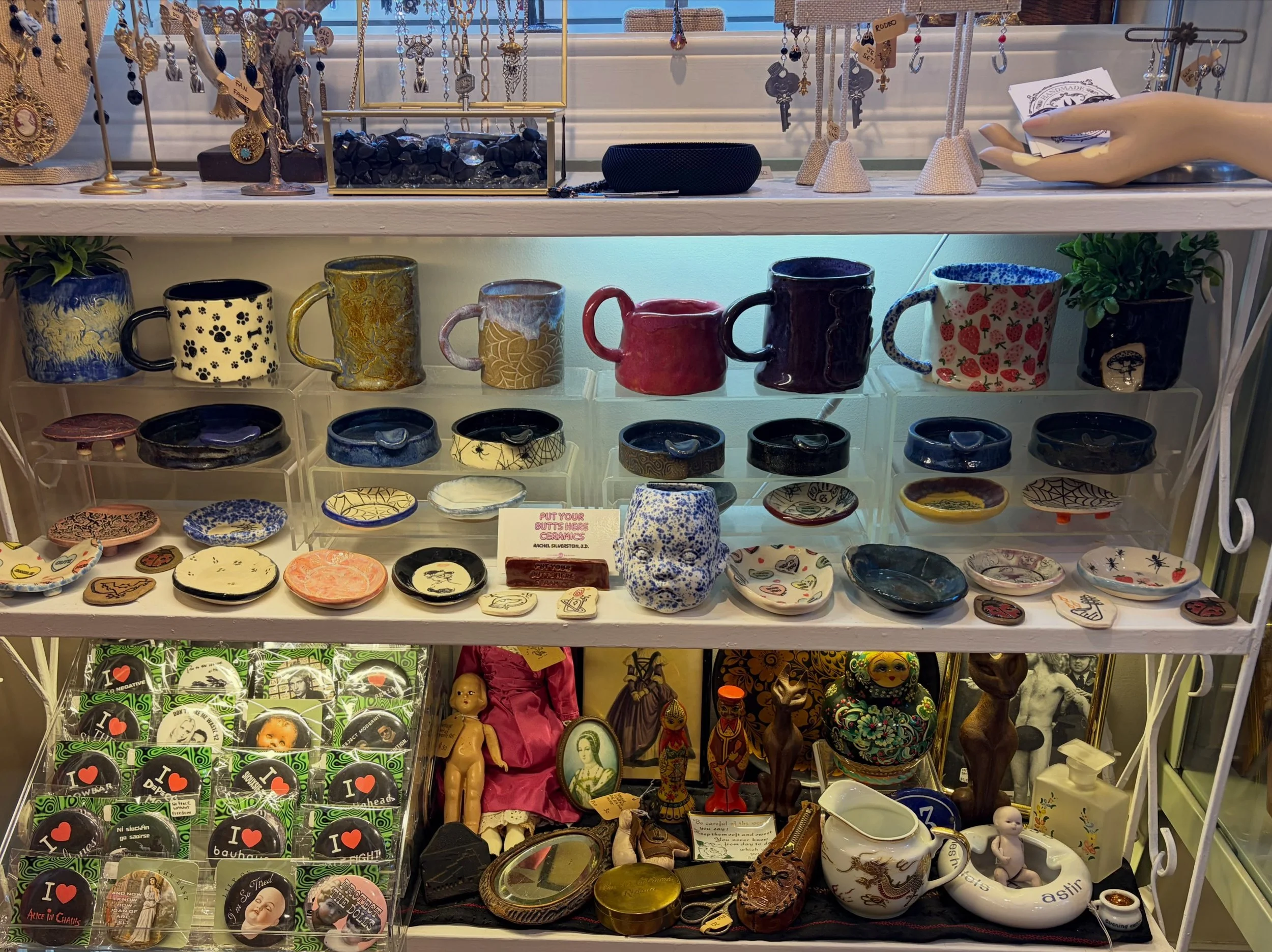Added some new pottery to my shelf at @witandwhim today! I brought a bunch of my new ceramic magnets too 😎

I&rsquo;ll be a vendor this Saturday (10/17) at the handmade market at Wit &amp; Whim. See ya there!!

#pottery #ceramics #handbuiltpottery #