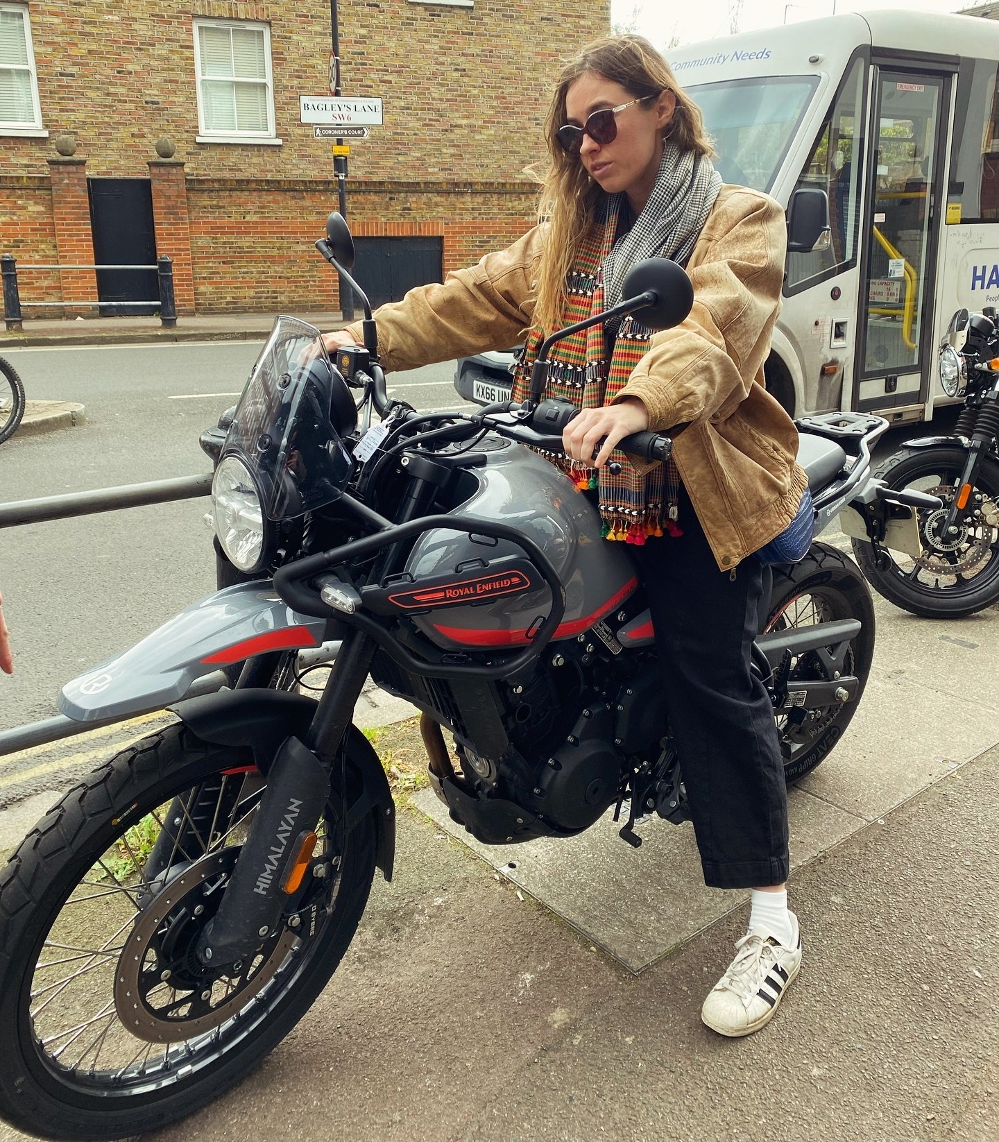 I like things that go vroom 🥹😌
Popped by @urbanriderlondon to test out the new @royalenfield @theroyalenfieldhimalayan @royalenfield.himalayan 🏍️

📸 photo by my legend neighbour and fellow aficionado of film photography, planes, expeditions, scie