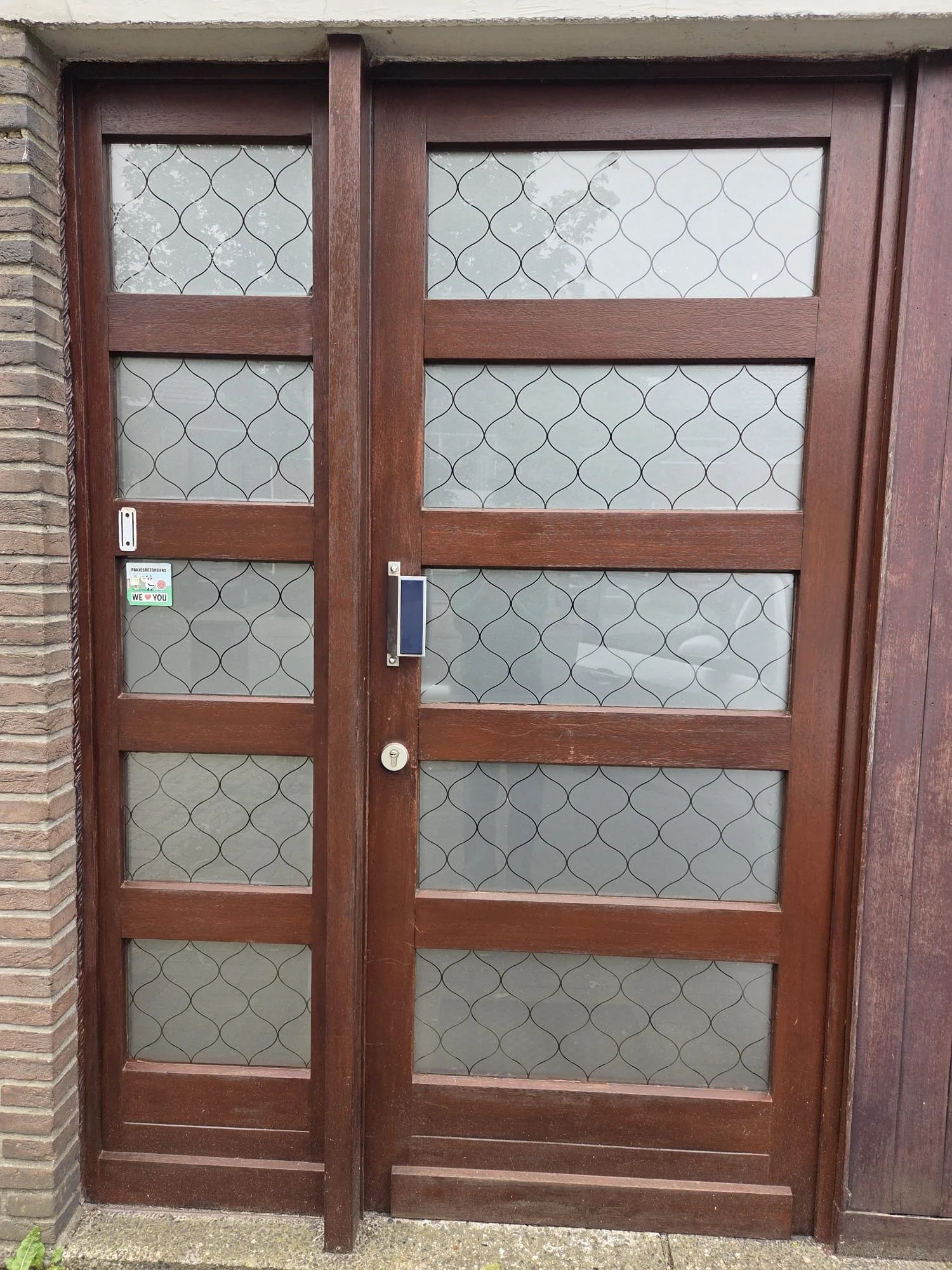 Unieke raamfolie op maat van Livit Vivid. Decoratieve privacyfolie voor ramen, douchewanden en glaswerk met een elegante uitstraling en prachtig lichtspel.