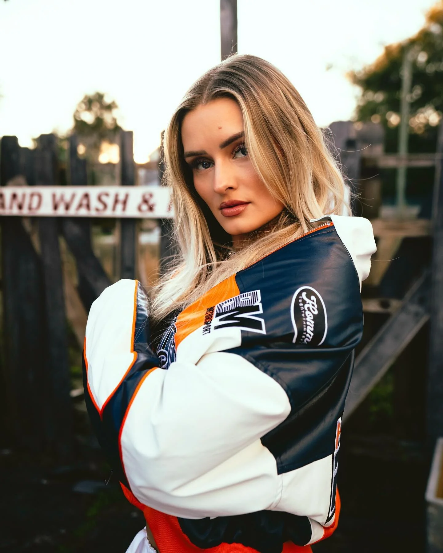 Always 🔥 with @crystalhillestad 
&mdash;&mdash;&mdash;&mdash;&mdash;&mdash;&mdash;&mdash;&mdash;

#photography#photographer#explorepage#portraits#sunsetphotography#jacksonville#jacksonvillephotographer#portraitphotography#portraits#goldenhour