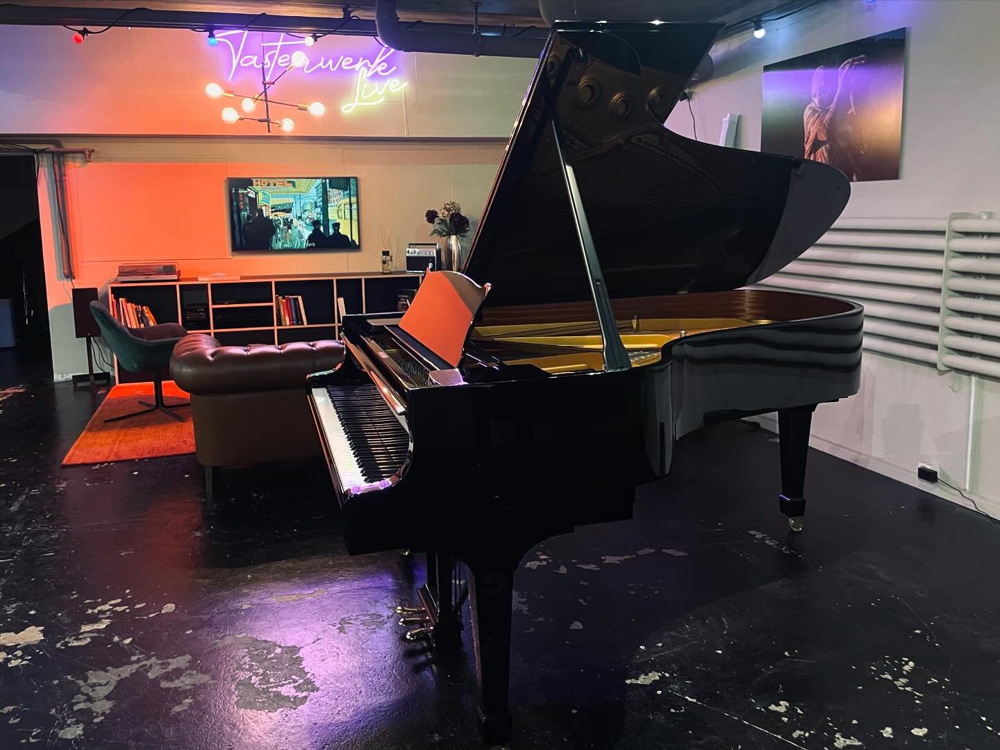 Steinway &amp; Sons Mod. B-211 von 1980 mit neuem Steinway Hammersatz. Sehr sch&ouml;ner, ausgewogener Klang und pr&auml;zises Spielgef&uuml;hl aus den besten Produktionsjahren von Steinway &amp; Sons. Preis CHF 74&lsquo;000.&mdash; 
.
.
#tastenwerk 