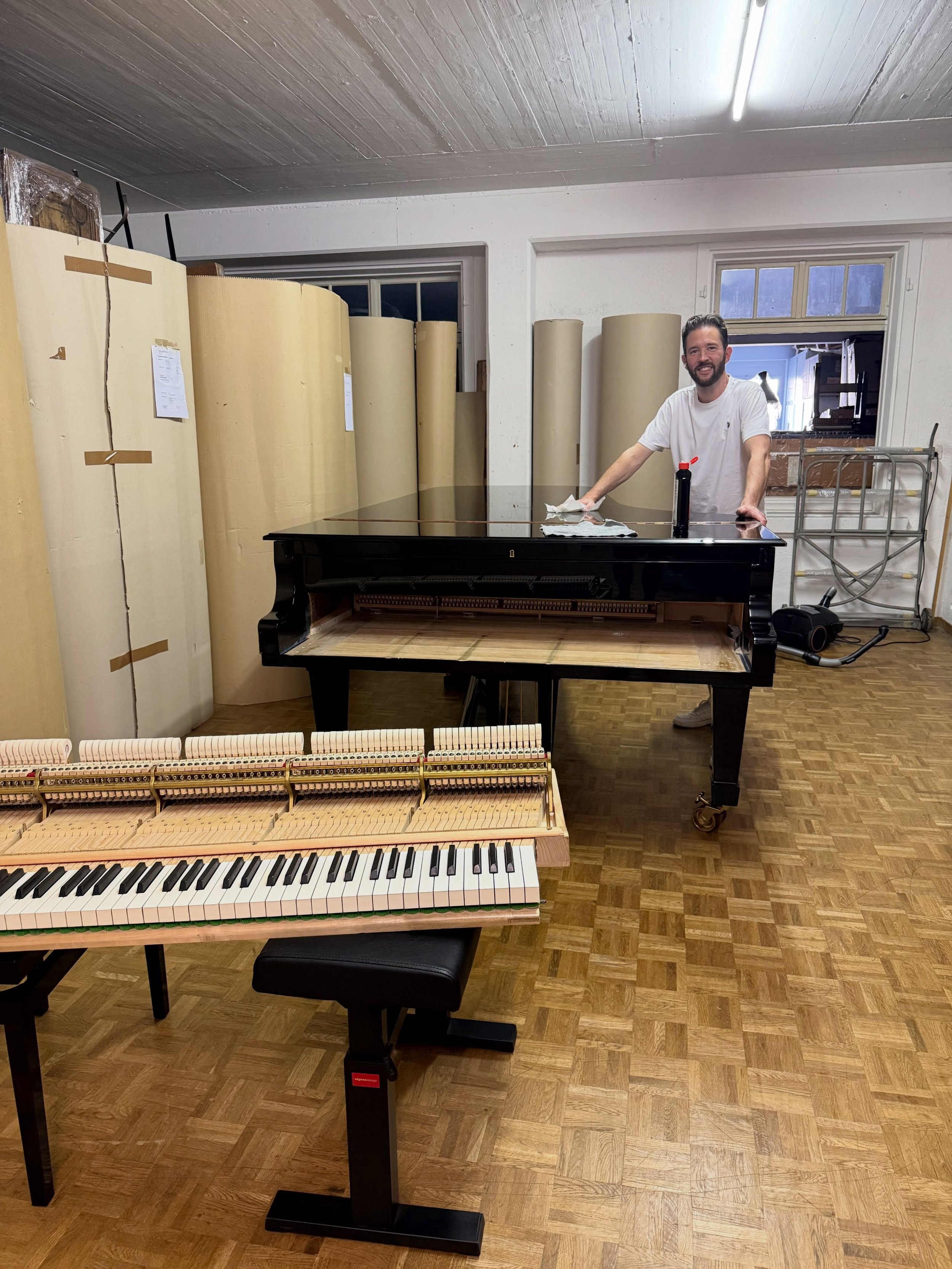 Steinway &amp; Sons D-274

Letzte Vorbereitungen bevor dieser Konzertfl&uuml;gel ausgeliefert wird.
Mechanik einsetzen, kontrollieren, reinigen und alles bereit machen f&uuml;r seinen n&auml;chsten Einsatz.

#tastenwerk #steinwayandsons #steinwayd274