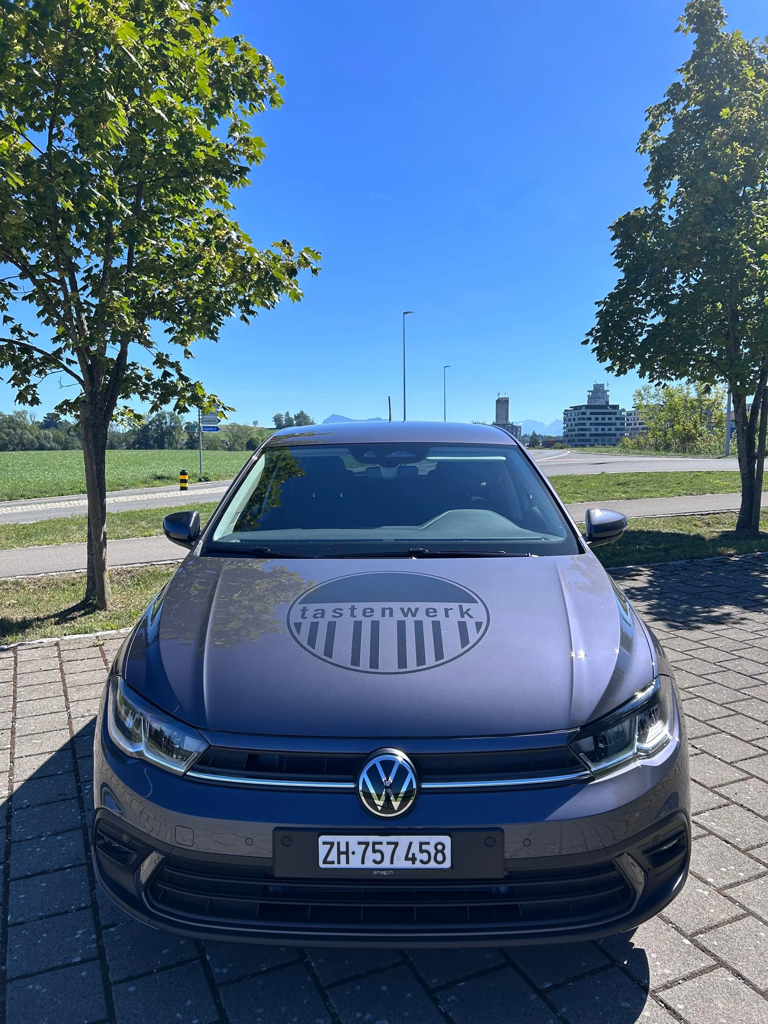 Heute unterwegs in der Region @regionsursee 

F&uuml;r unsere Kundinnen und Kunden sind wir auch ausserhalb von Z&uuml;rich unterwegs. Klaviere stimmen, regulieren und pflegen, dort wo sie zuhause sind.

Und bei diesem Wetter macht die Fahrt gleich d
