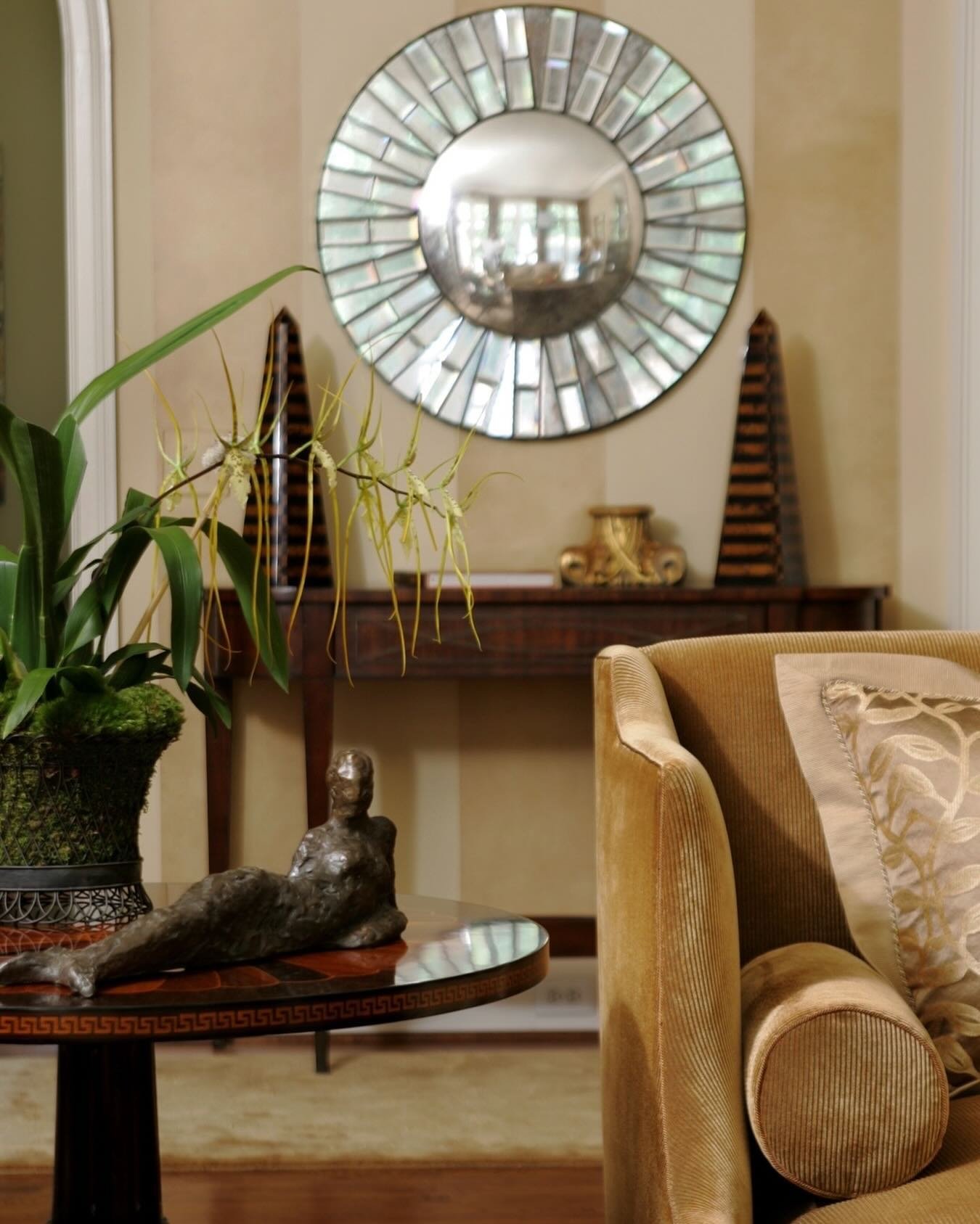 I do love a monochromatic scheme. Here, we layered shades of bronze and gold with brown wood and added  the silver tones of a convex mirror for contrast.
.
.
.
#douglasweissinteriors #atlantainteriordesigner #bespokeinteriordesign #atlantahomes #clas