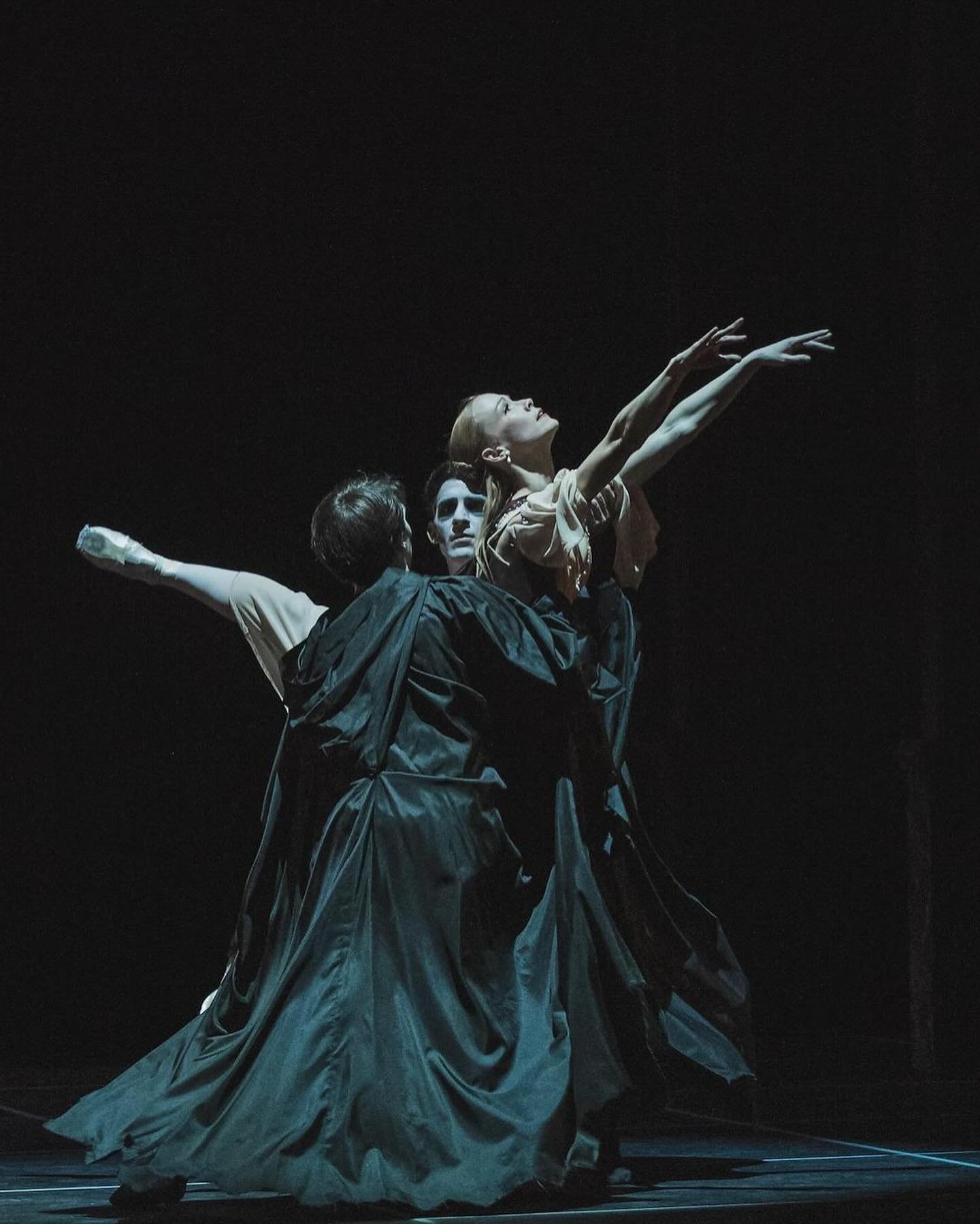 Romeo x Juliet 

Can&rsquo;t believe they died at the end of

&mdash;&mdash;

#royalwinnipegballet #rwballet #romeojuliet #romeoandjuliet #rwballetschool #royalwinnipegballetschool #dancephotography #balletphotography #ballet #balletpost #winnipeg #e