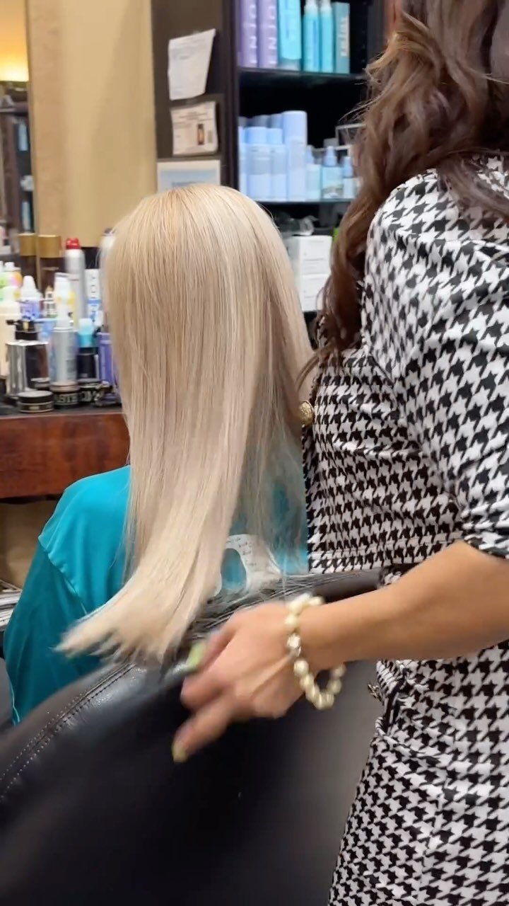 Both your short and long term hair goals are so important to us! Achieve your blonde at Chateau de M 👸🏼
#Chateau #DeM #hairsalon #hairgoals #hairsalontampa #tampasalon #tampahairsalon #hairstylisttampa #tampahairstylist #ashyblonde #cooltones #coo