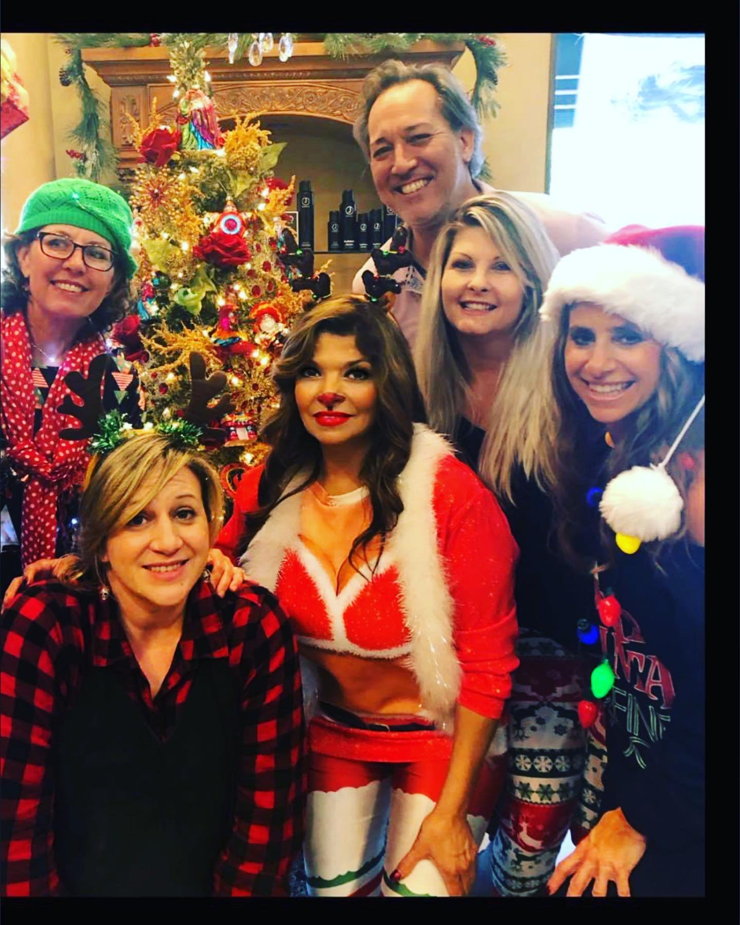 Happy Holidays from this Happy Bunch🎄❤️