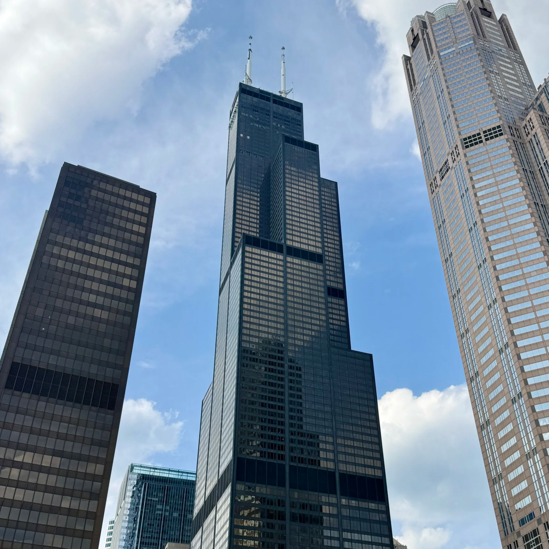 Chicago Willis Tower featured with label for corporate styling and coaching for BEGIN ANEW, Chicago personal styling