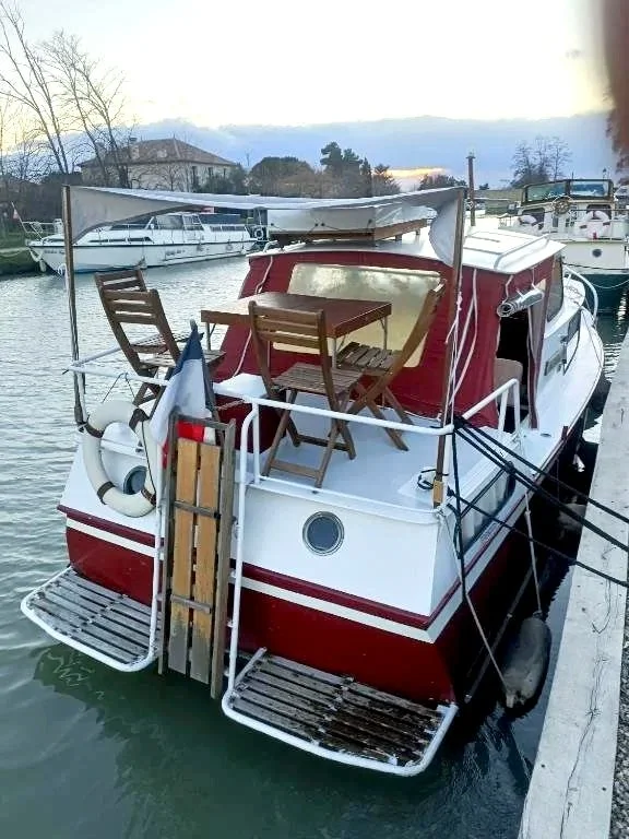 Sail on canal du midi with a rental boat for private groups